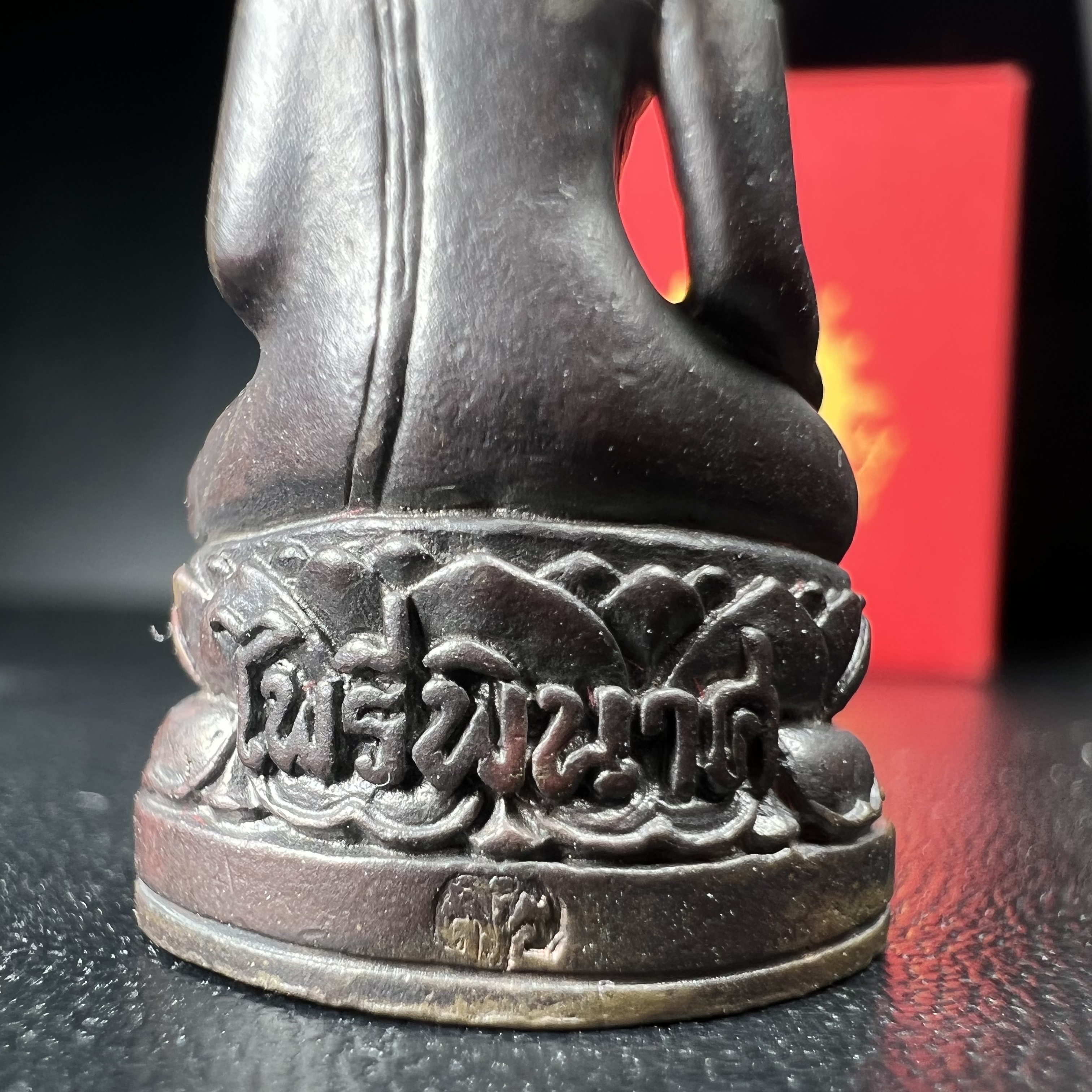 พระกริ่งไพรีพินาศ เฉลิมพระเกียรติ พระบาทสมเด็จพระเจ้าอยู่หัวรัชกาลที่9 พระชนมพรรษา 6 รอบ ปี2542 เนื้อนวโลหะผสมทองคำ(บรรจุเหล็กไหล)ดีนอก-ดีใน