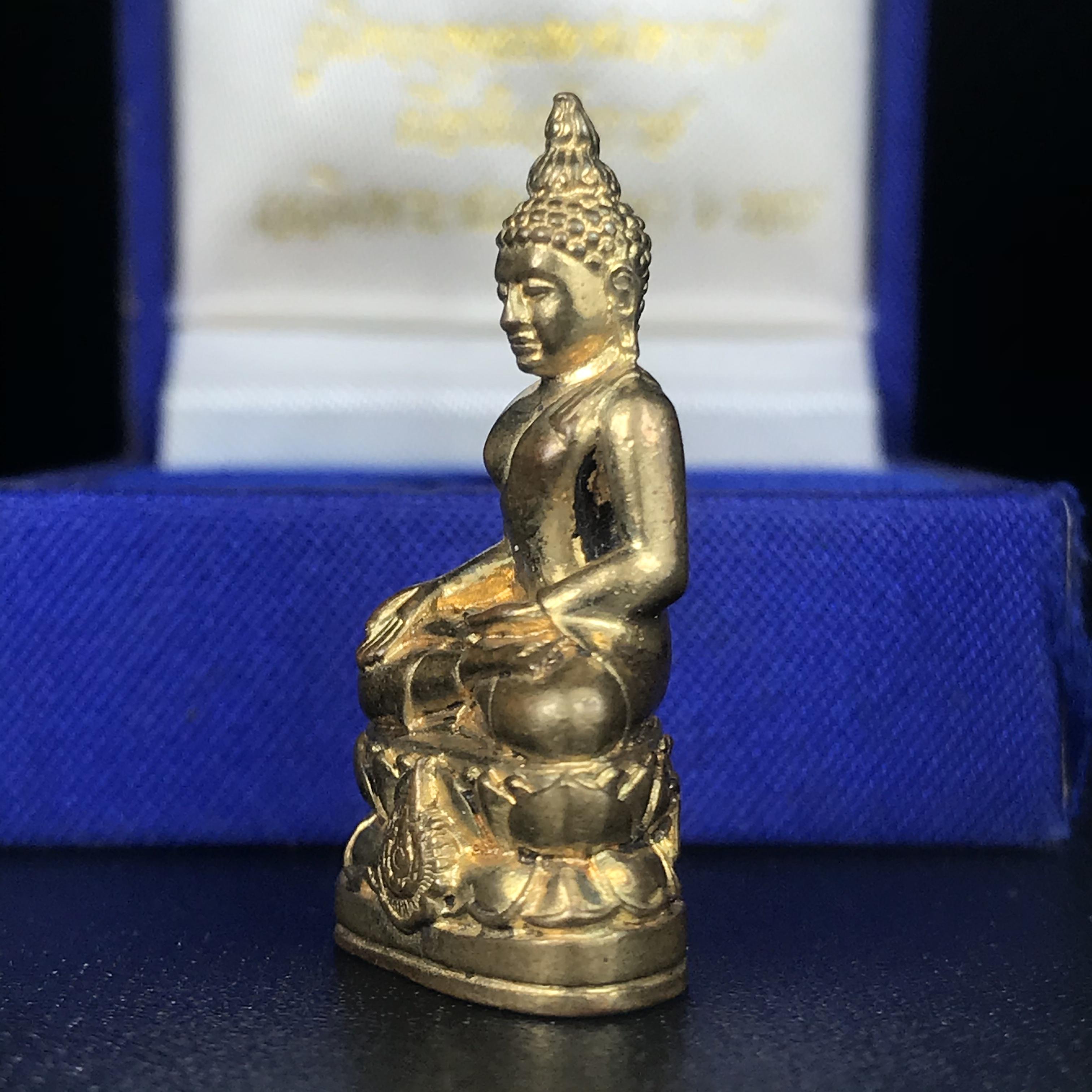 พระกริ่งไพรีพินาศ เฉลิมพระเกียรติ พระบาทสมเด็จพระเจ้าอยู่หัวรัชกาลที่9 พระชนมพรรษา 6 รอบ ปี2542เนื้อสัมฤทธิ์(บรรจุเหล็กไหล)ดีนอก-ดีใน