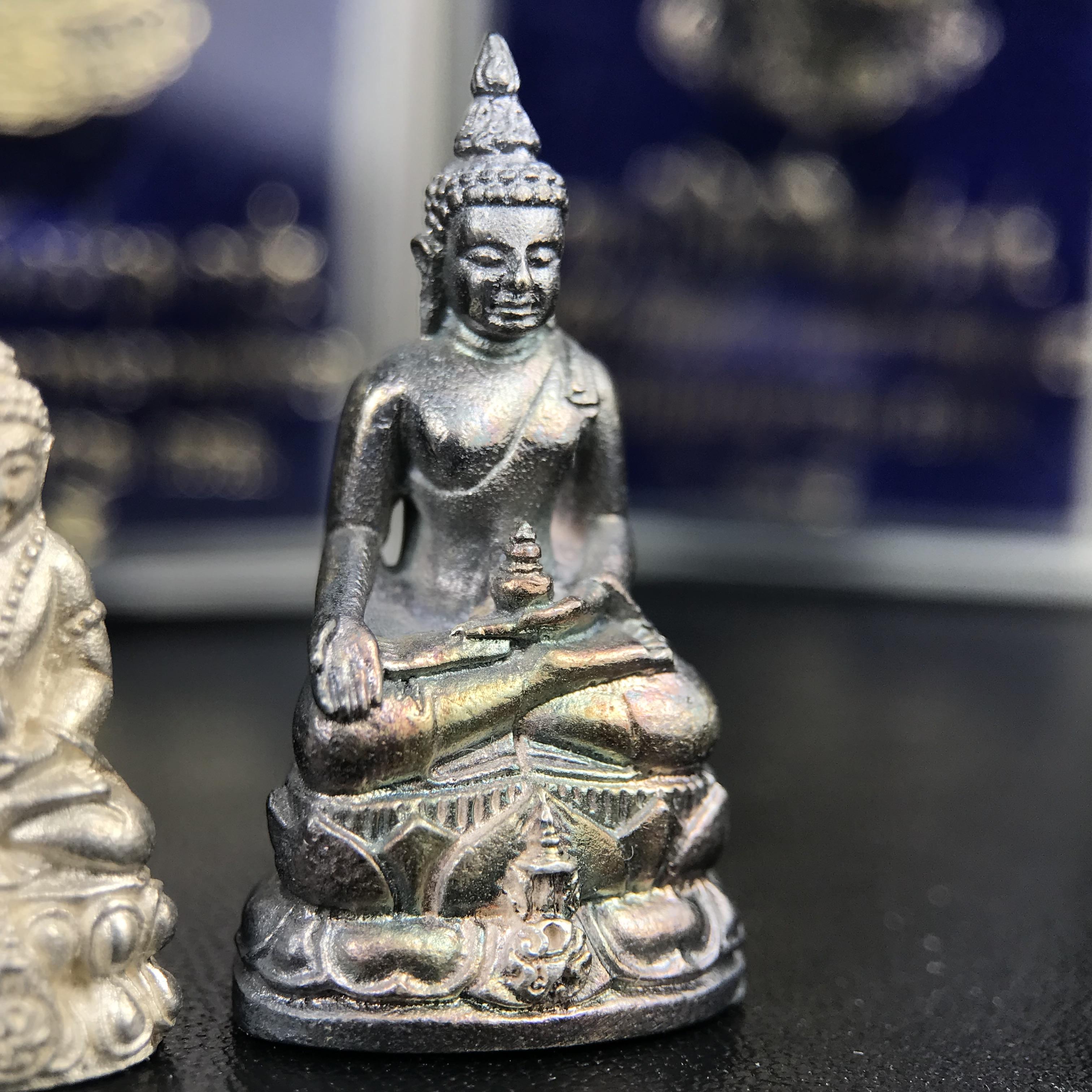 พระกริ่งนวปทุม ภปร.-พระชัยวัฒน์นวปทุม ภปร.-พระกริ่งไพรีพินาศ ภปร. รุ่นแรก วัดปทุมวนาราม ครบชุดเนื้อเงิน ปี2535(ในหลวงรัชกาลที่9เสด็จเททอง)(1ใน3000องค์)หายาก***เก็บทีเดียวครบชุดไปเลยรุ่นนี้ แนะนำ....ตอนนี้หายากแล้ว***