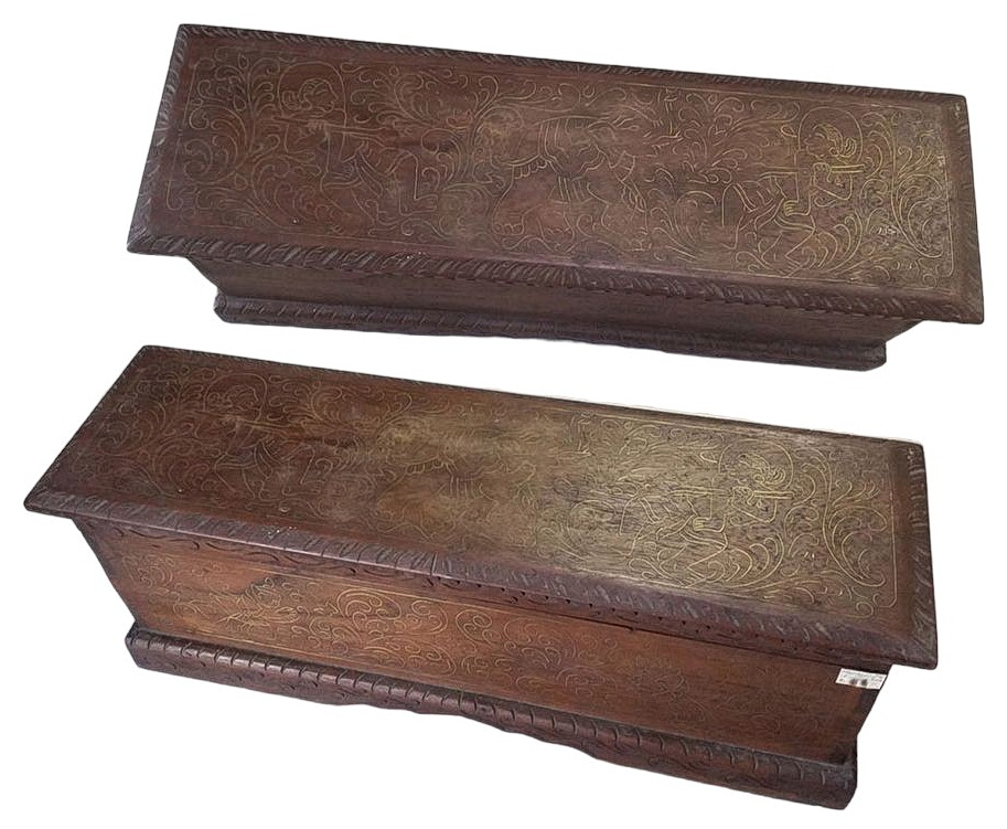 หีบหรือกล่องไม้สักงานเก่า ตอกลายเส้นทองเหลือง-BPT1710-