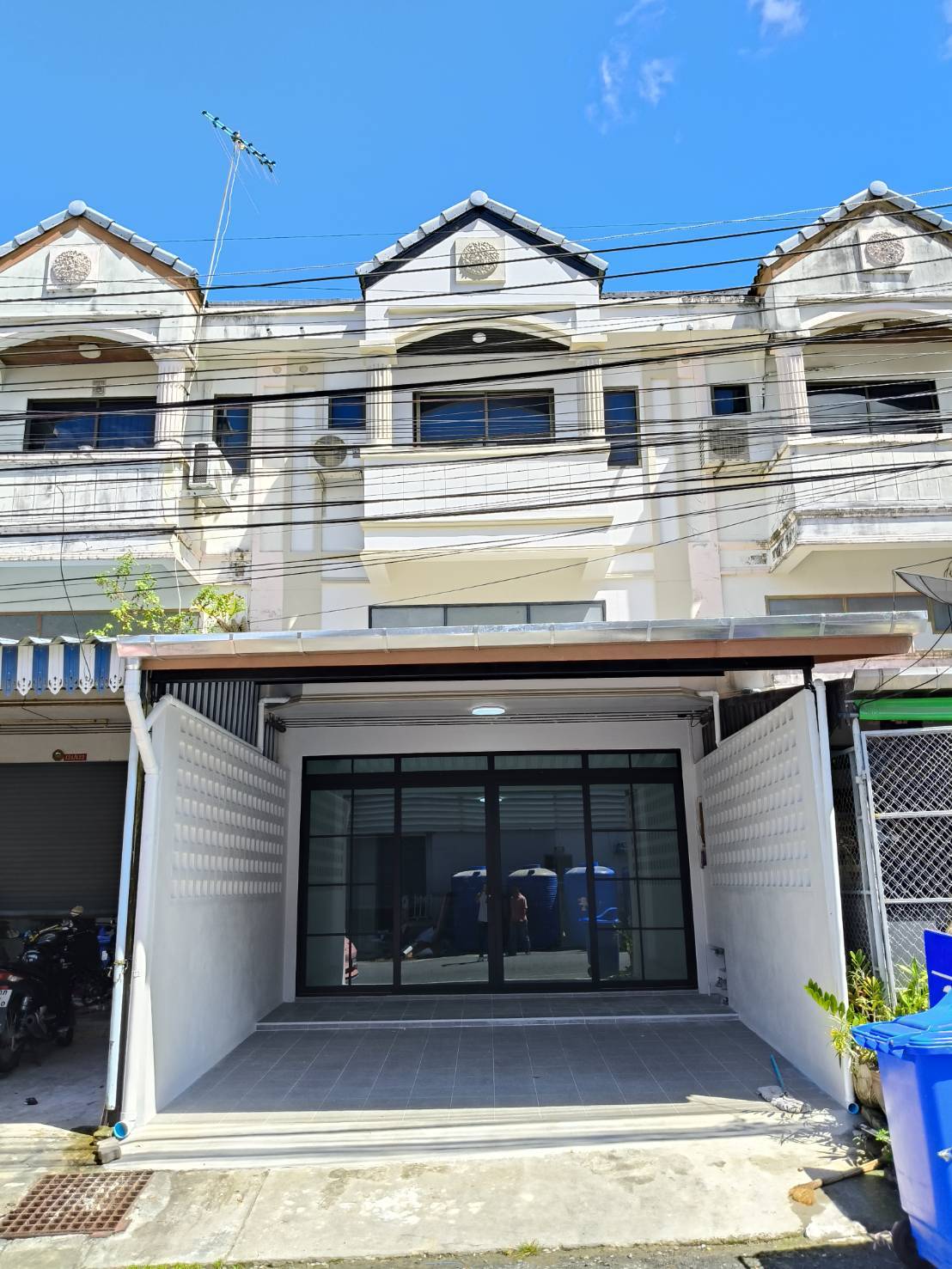 For Sales : Ratsada, 2-Storey Commercial Building, 2 bedroom 2 bathroom