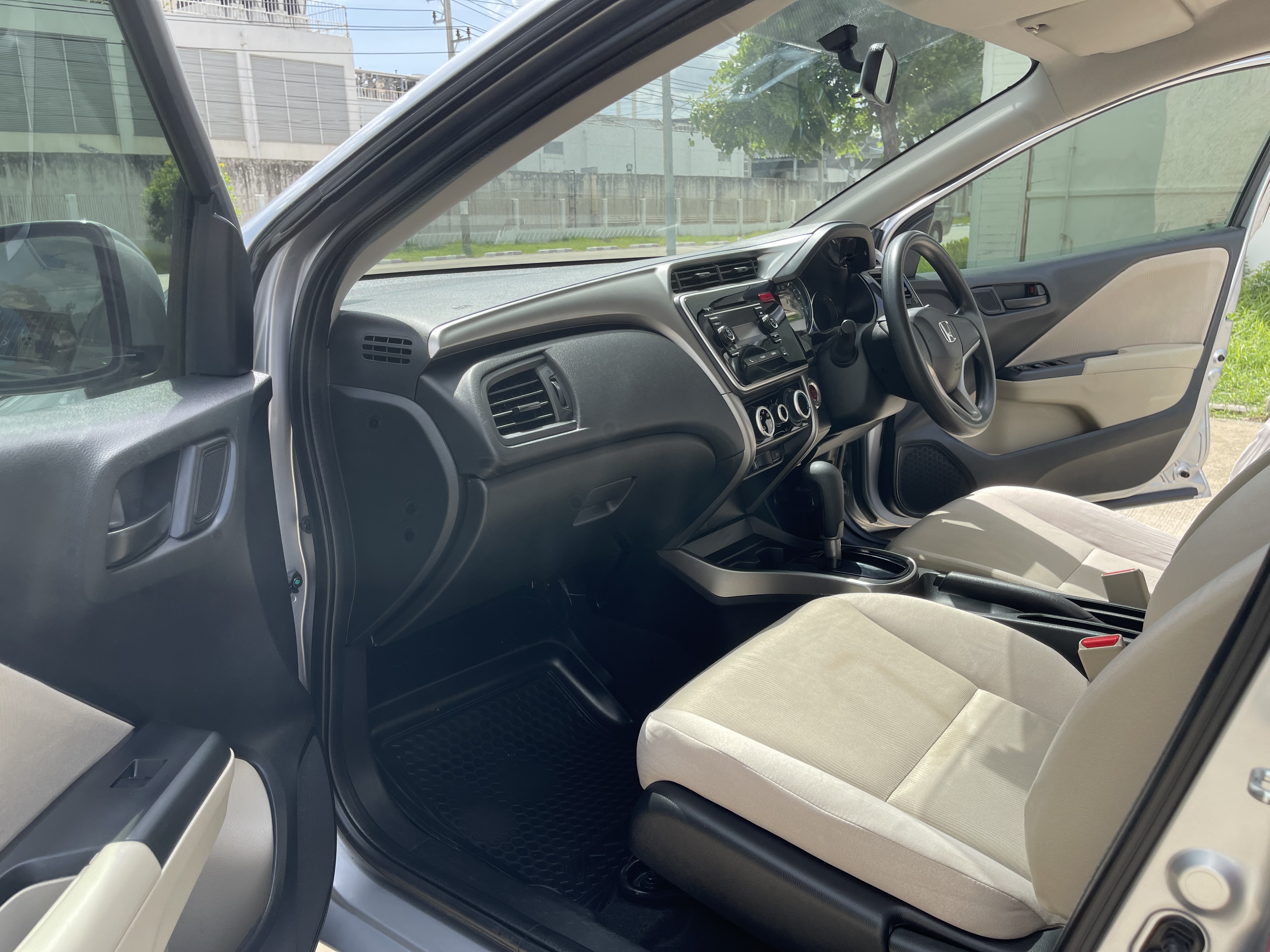 Honda City 1.5 V At 2017 เงิน