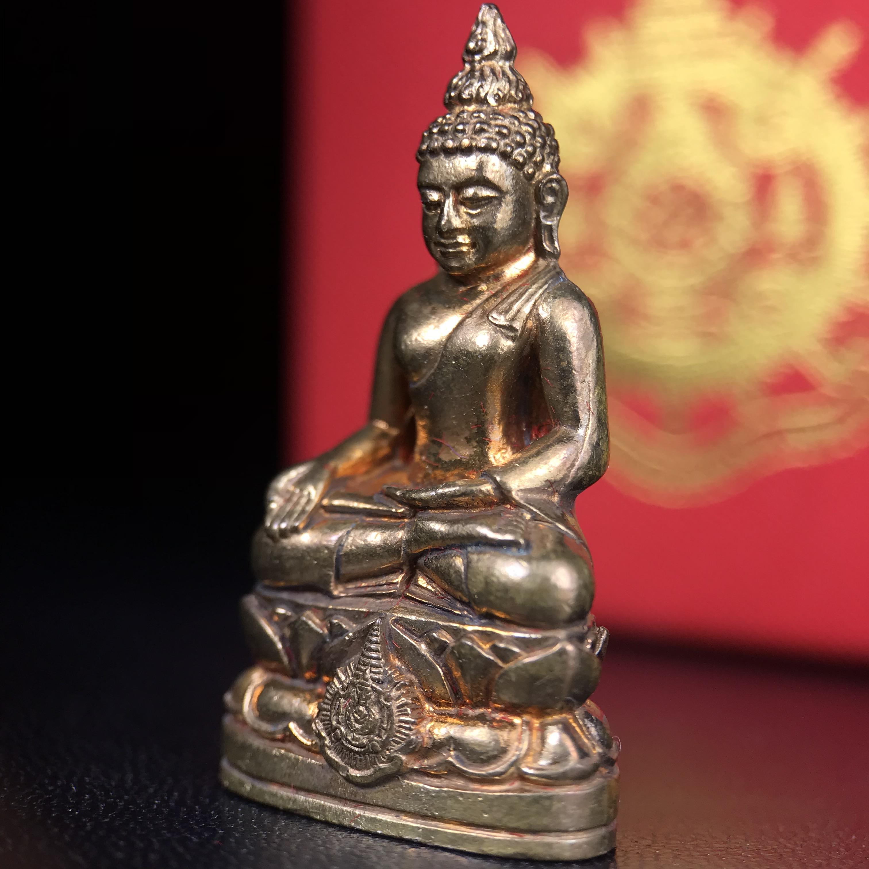 พระกริ่งไพรีพินาศ บรรจุเหล็กไหล ครั้งแรกและครั้งเดียวในประวัติศาสตร์ เฉลิมพระเกียรติ พระบาทสมเด็จพระเจ้าอยู่หัวรัชกาลที่9 พระชนมพรรษา 6 รอบ ปี2542 เนื้อสัมฤทธิ์(บรรจุเหล็กไหล)ดีนอก-ดีใน พิธีใหญ่ มวลสารเด่น(พิเศษกรรมการ ตอก 2 โค๊ต หมายเลข ๑๕๙๓)หายาก