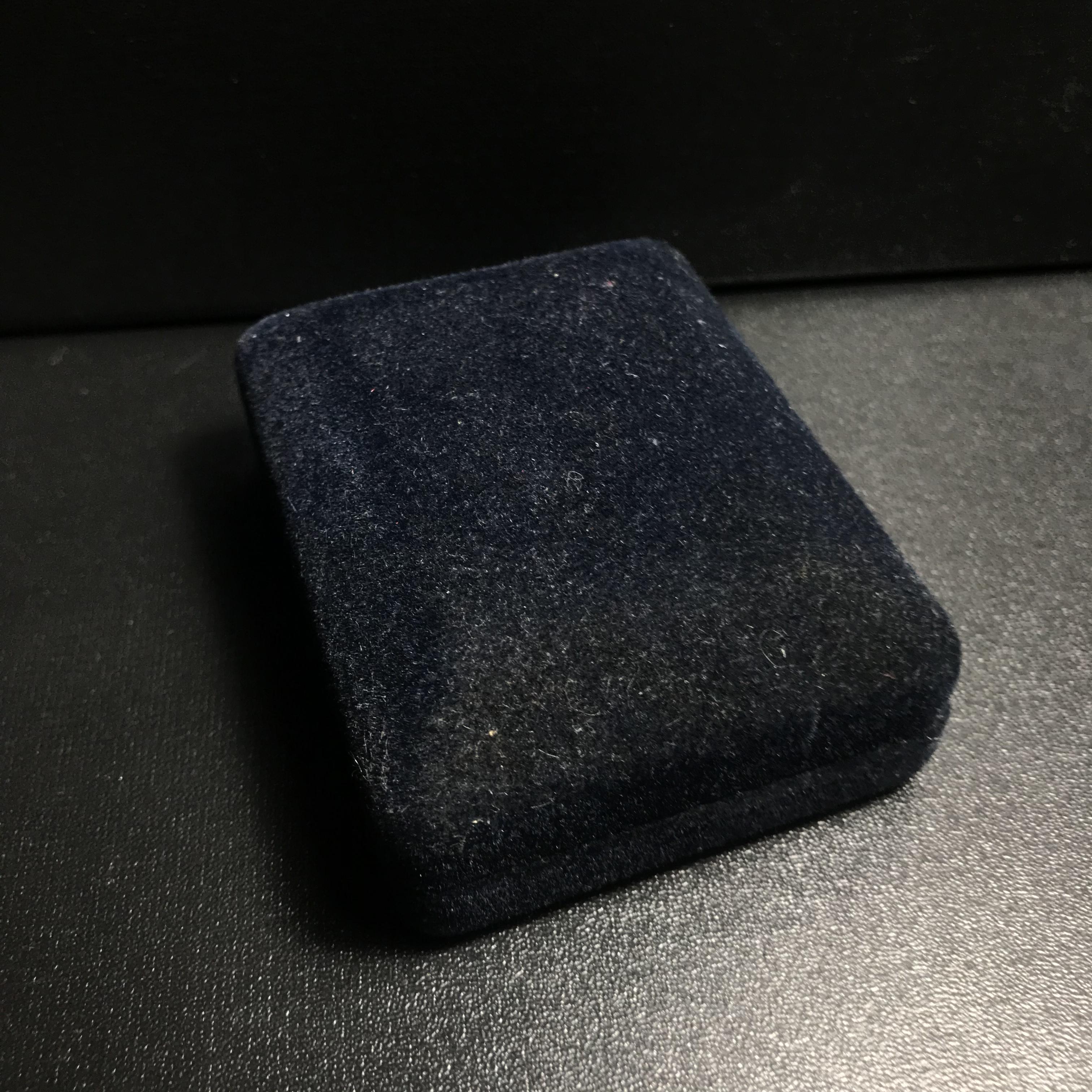 พระกริ่งศาสดา ภปร. วัดบวรนิเวศวิหาร ปี2532 เพื่อศูนย์การแพทย์สิริกิติ์ เนื้อเงิน(ผิวเดิมกลับดำสวยงาม)พร้อมกล่องบรรจุเดิม