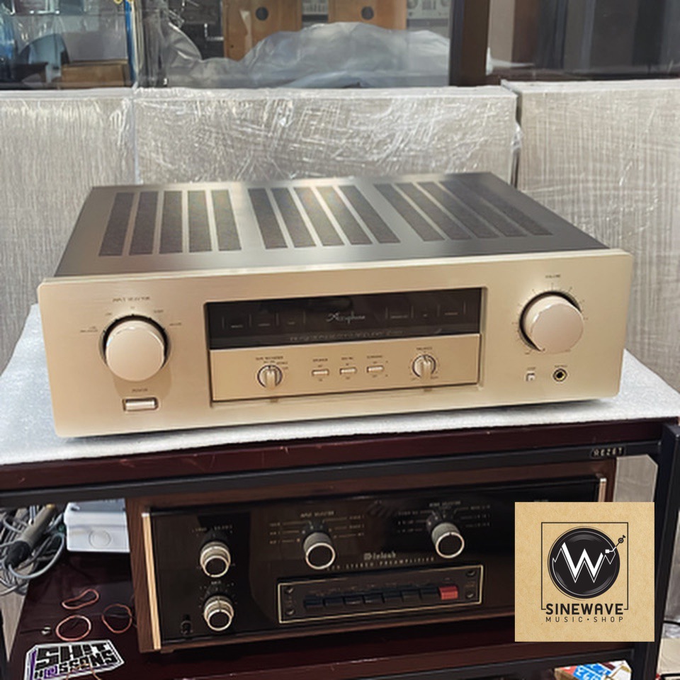Integrated Amp ยี่ห้อ Accuphase รุ่น E-210 (Made in Japan) ไฟ 220Volts