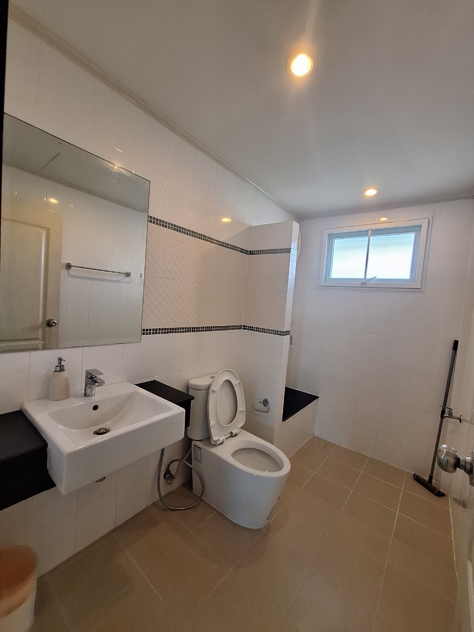 For Rent : Kohkaew, 2-story detached house, 4 Bedrooms 3 Bathrooms