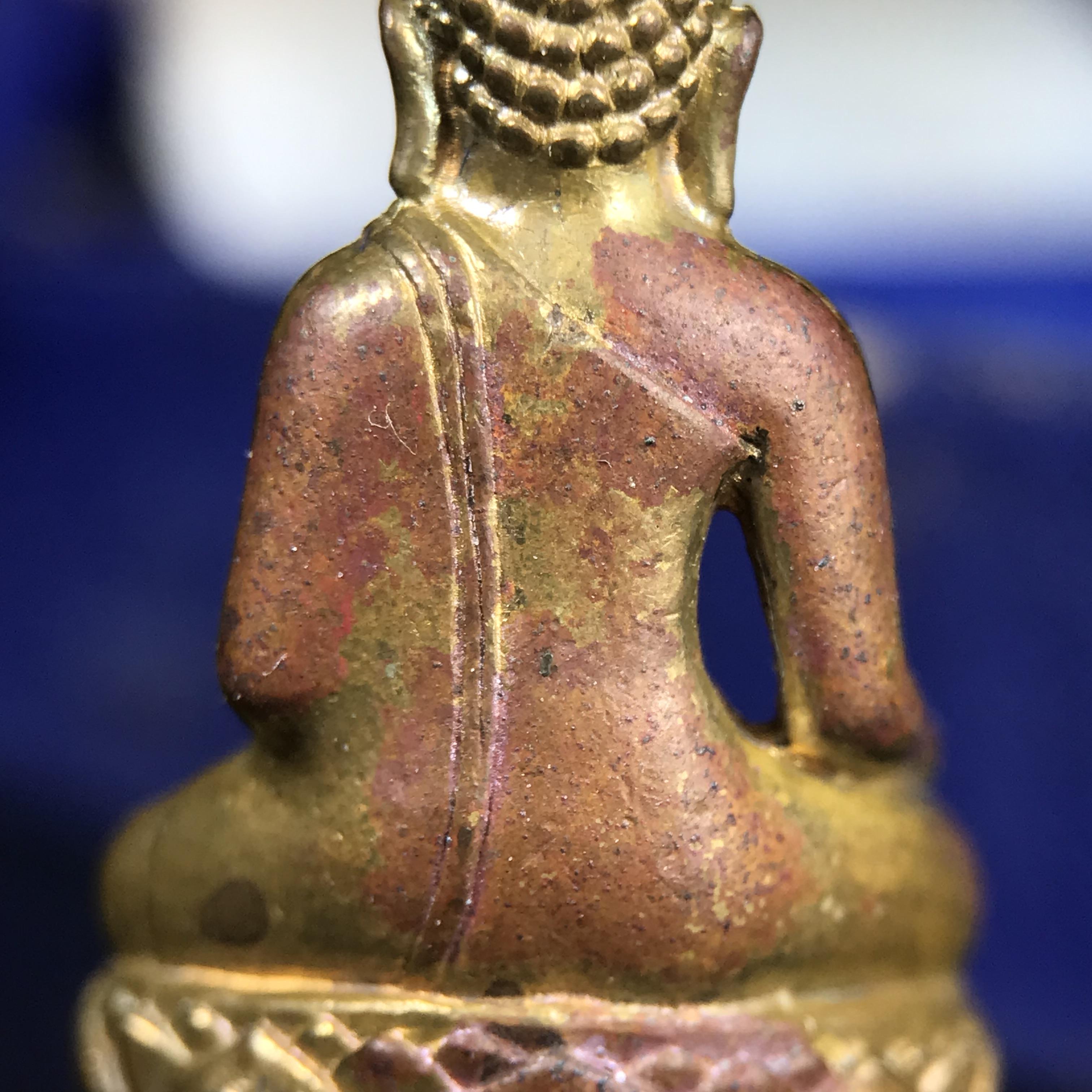 พระกริ่งไพรีพินาศ บรรจุเหล็กไหล ครั้งแรกและครั้งเดียวในประวัติศาสตร์ เฉลิมพระเกียรติ พระบาทสมเด็จพระเจ้าอยู่หัวรัชกาลที่9 พระชนมพรรษา 6 รอบ ปี2542 เนื้อสัมฤทธิ์(บรรจุเหล็กไหล)ดีนอก-ดีใน พิธีใหญ่ มวลสารเด่น (หายาก)