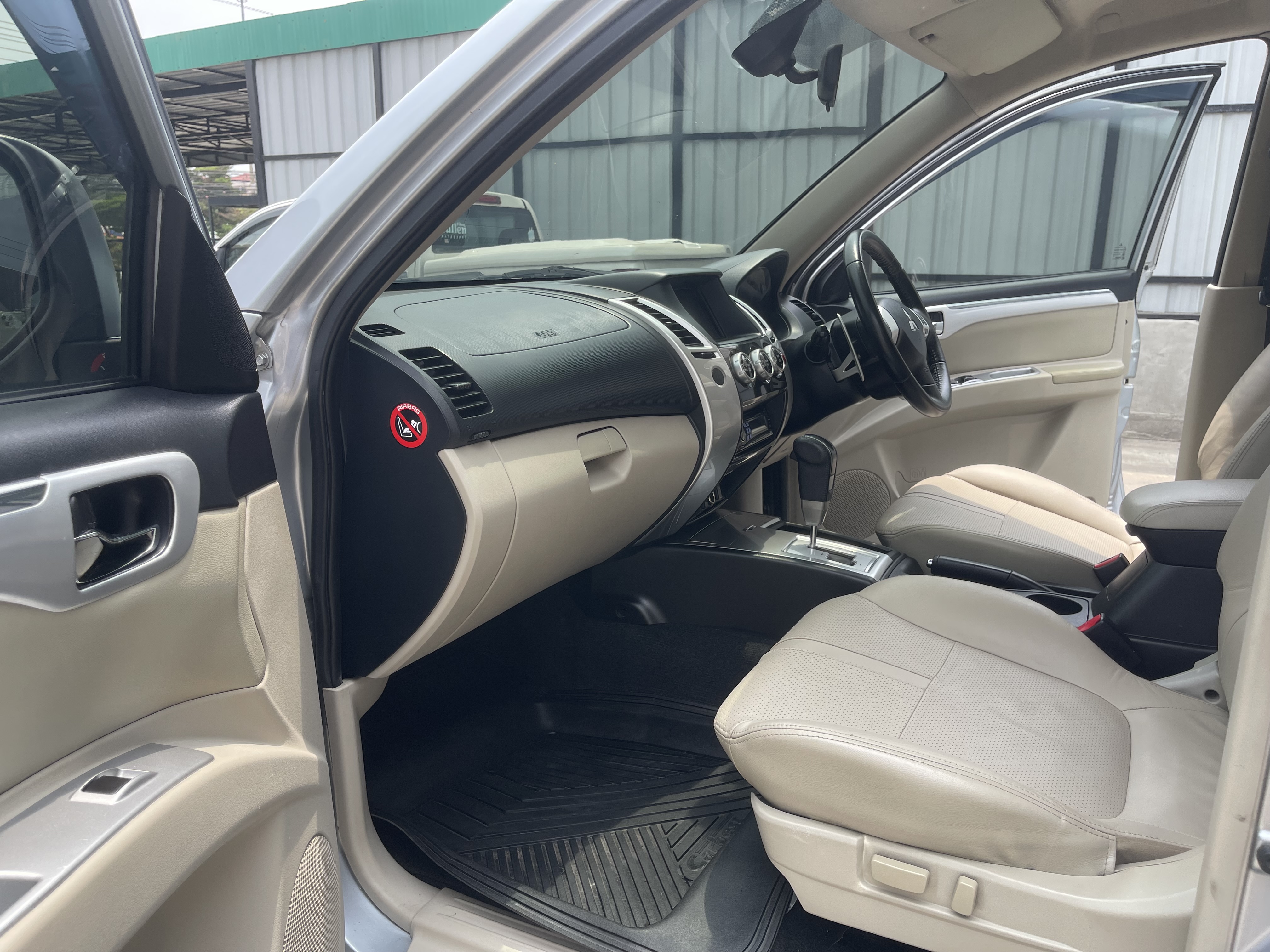 Mitsubishi Pajero Sport 2.5 GT 2WD At 2012 เงิน