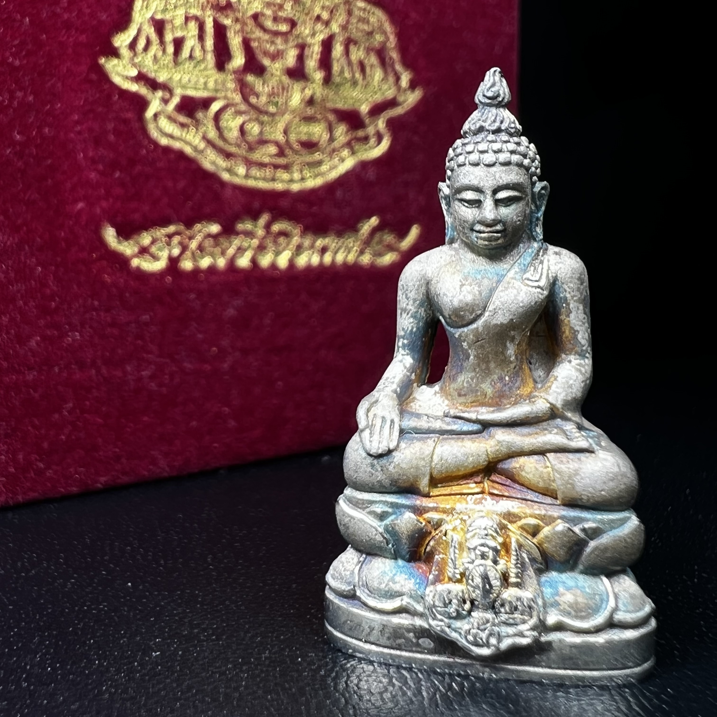 พระกริ่งไพรีพินาศ ตรากาญจนาภิเษก วัดบวรนิเวศวิหาร ที่ระลึกในหลวงรัชกาลที่9 ครองสิริราชสมบัติครบ 50 ปี เนื้อเงิน(สภาพผิวเดิม ขึ้นสีรุ้งธรรมชาติ สวยแบบนิยม)พร้อมกล่องบรรจุเดิม หมายเลข 5493