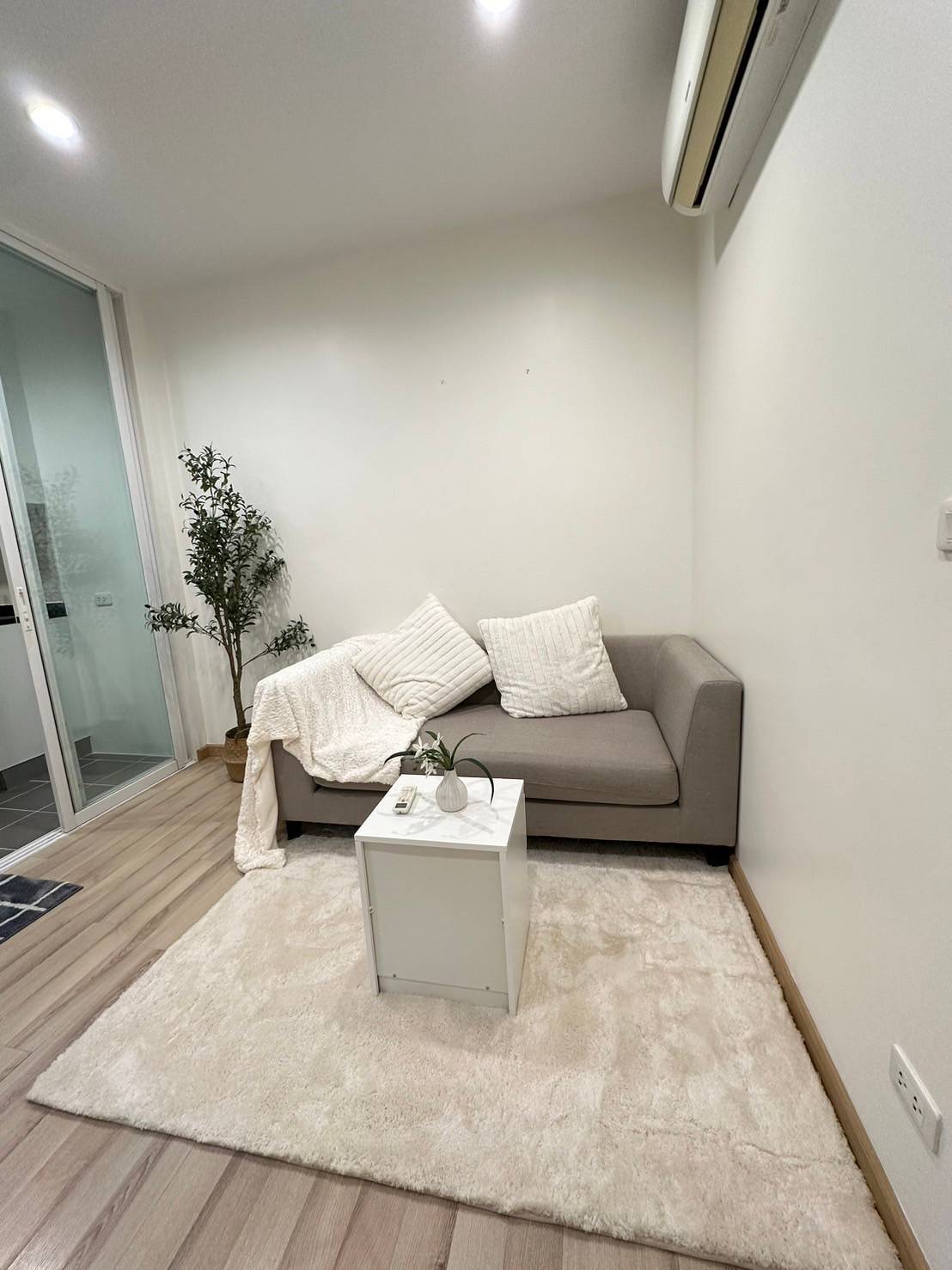 For Rent : Samkong, Condo near Lotus Samkong, 1 bedroom, 2nd flr., pool view