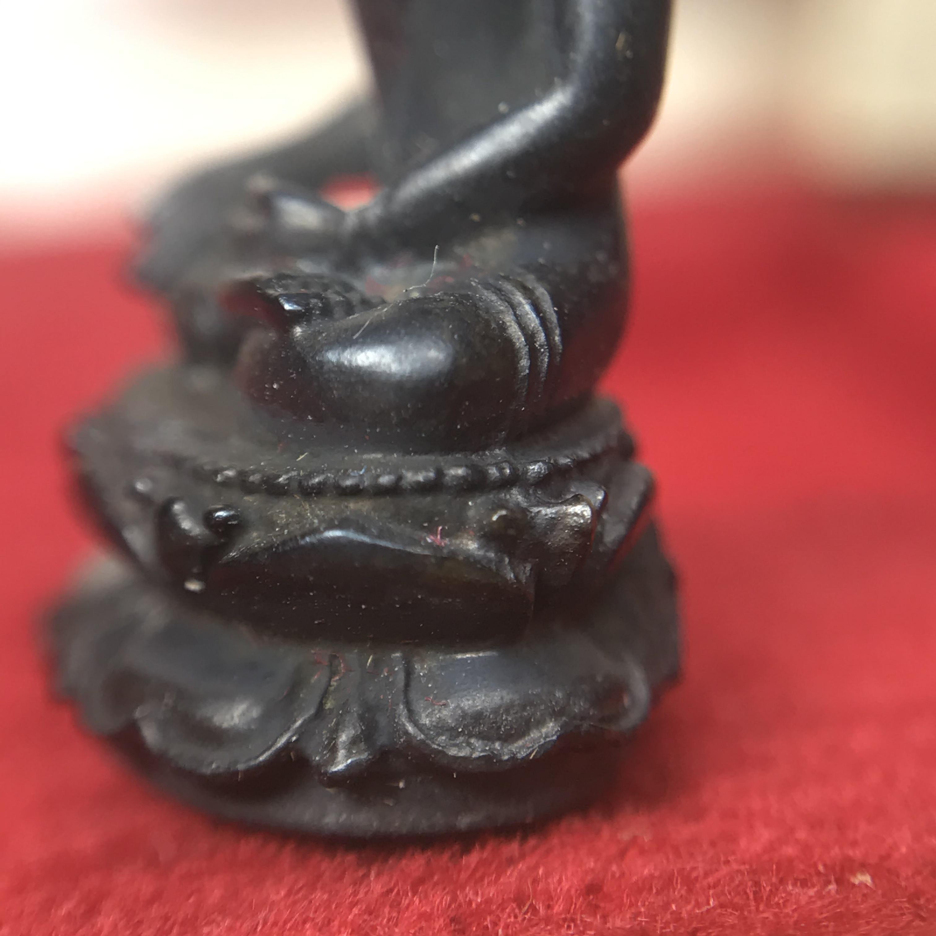 ชุดพระกริ่งไพรีพินาศ(รุ่นแรก สมเด็จพระญาณสังวร) เนื่องในพระบรมราชวโรกาสพระบาทสมเด็จพระเจ้าอยู่หัวรัชกาลที่9 เสด็จพระราชดำเนิน ในงานตัดลูกนิมิตสีมาอุโบสถ วัดเพชรวราราม จ.เพชรบูรณ์ ปี ๒๕๒๐ รุ่นเขาค้อ (ชุดกรรมการ ได้รับพระราชทาน พบเจอและหายากมากในปัจจุบัน)