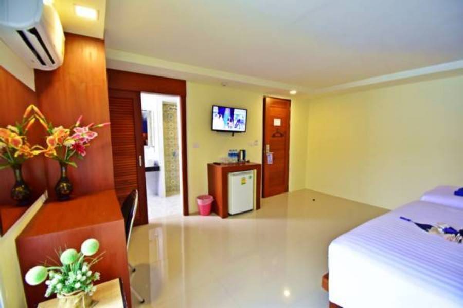 For Sale : Patong, Luxury Patong Resort , 45 Rooms, 10 floors with Swimming pool.