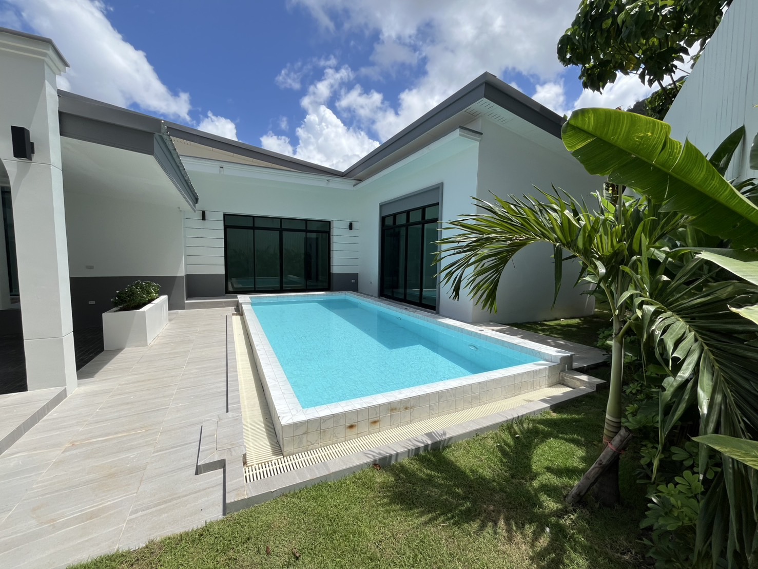 For Sale : Kohkaew, Luxury Pool Villa, 3 Bedrooms 2 Bathrooms