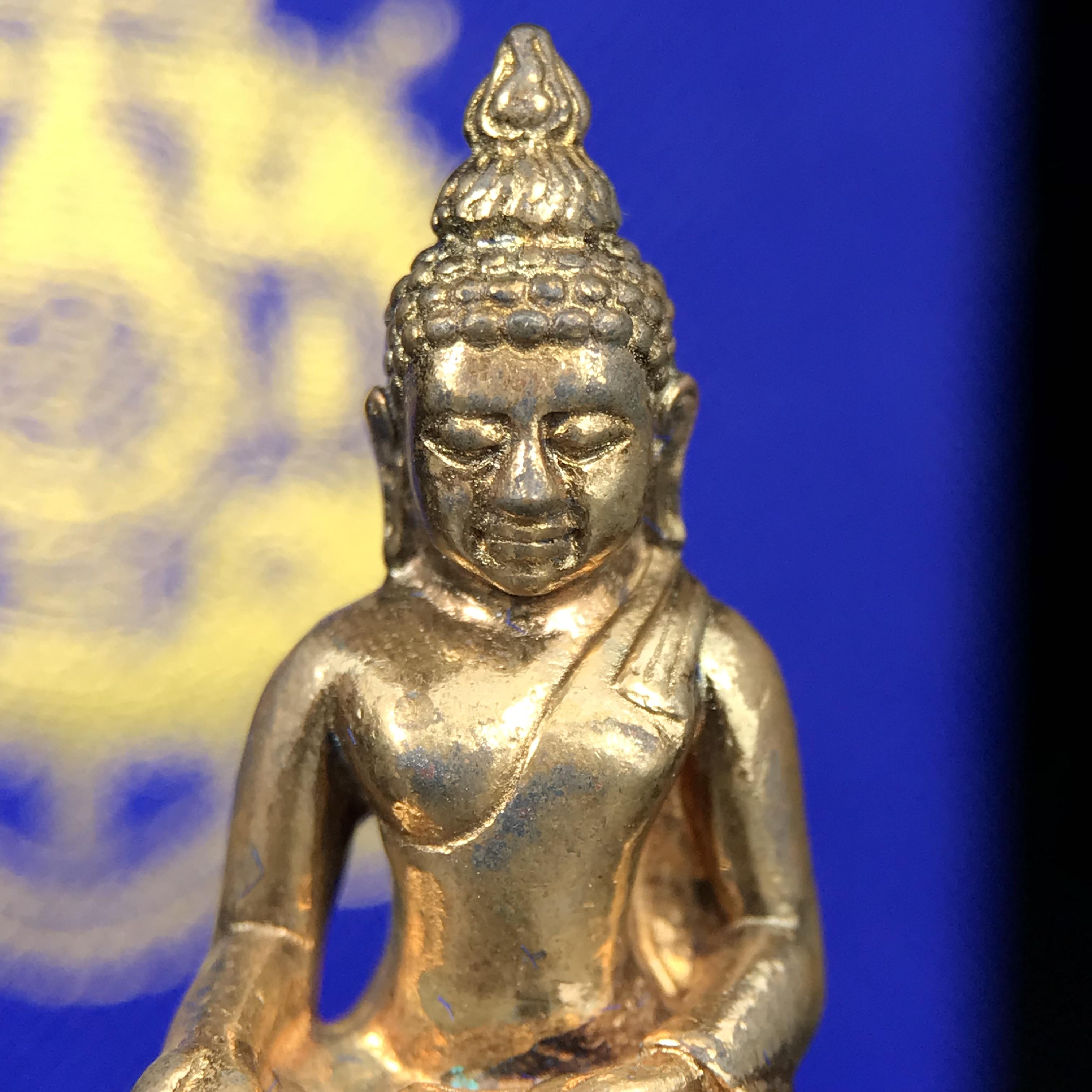 พระกริ่งไพรีพินาศ บรรจุเหล็กไหล ครั้งแรกและครั้งเดียวในประวัติศาสตร์ เฉลิมพระเกียรติ พระบาทสมเด็จพระเจ้าอยู่หัวรัชกาลที่9 พระชนมพรรษา 6 รอบ ปี2542 เนื้อสัมฤทธิ์(บรรจุเหล็กไหล)ดีนอก-ดีใน พิธีใหญ่ มวลสารเด่น (หายาก)