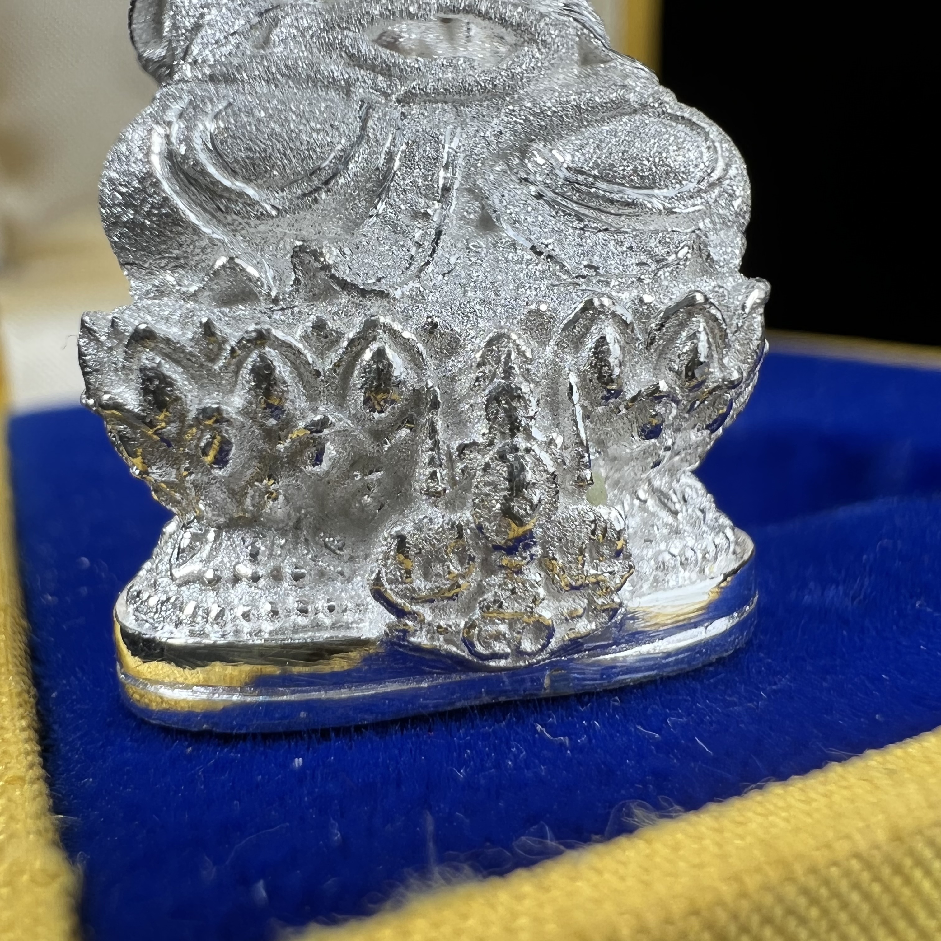 พระกริ่งจีน "ต้าเยิ่นถะ" (เนื้อเงิน) รุ่น กาญจนาภิเษก ครองราชย์ 50 ปี วัดบวรนิเวศวิหาร ปี2538 (คัดสภาพสวยเดิม พิธีใหญ่ พุทธศิลป์งดงาม)1 ใน 6001 องค์