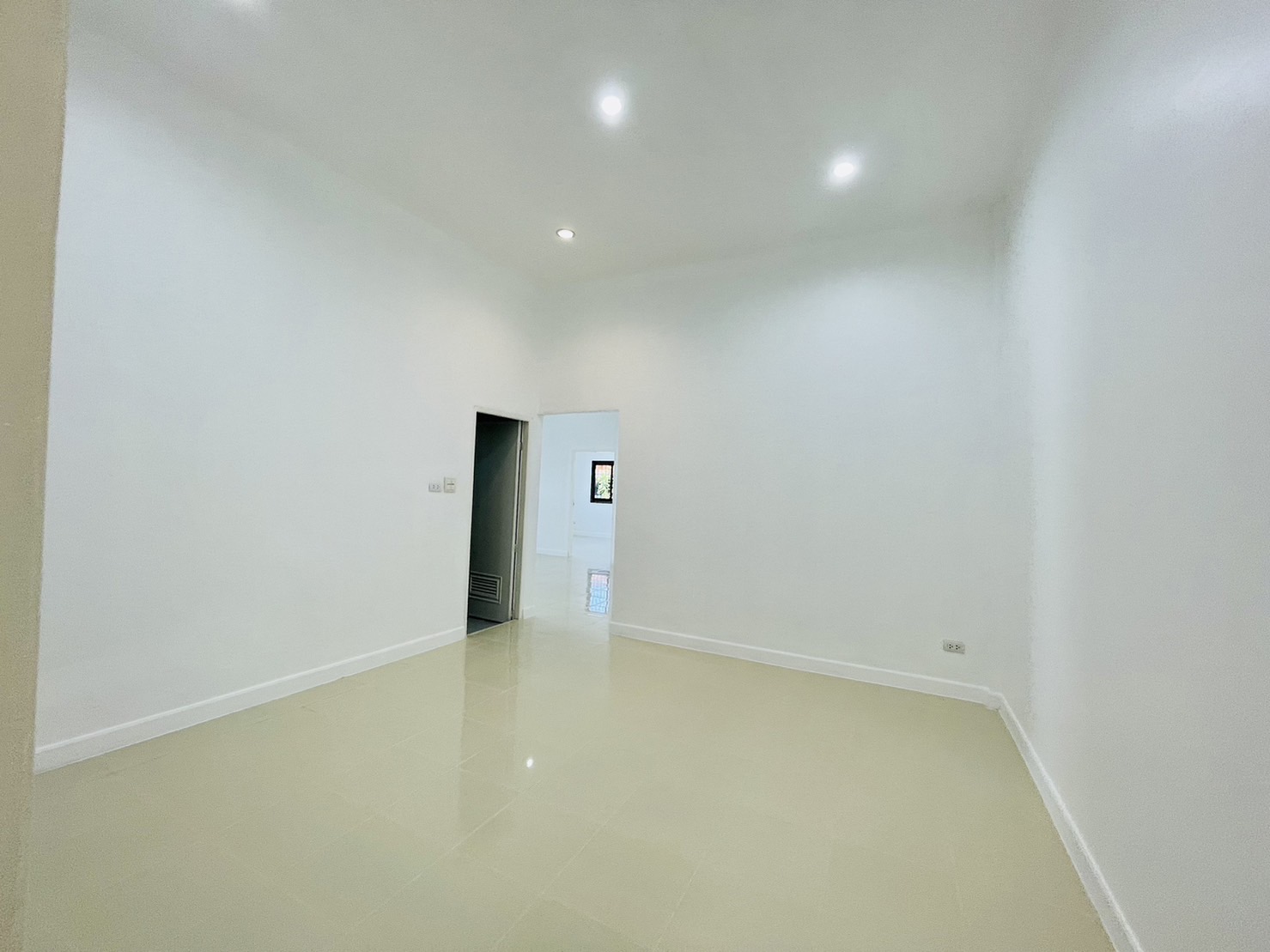 For Sales : Kohkeaw, Town Home @Chaofa Garden Home, 3 Bedrooms 2 Bathrooms