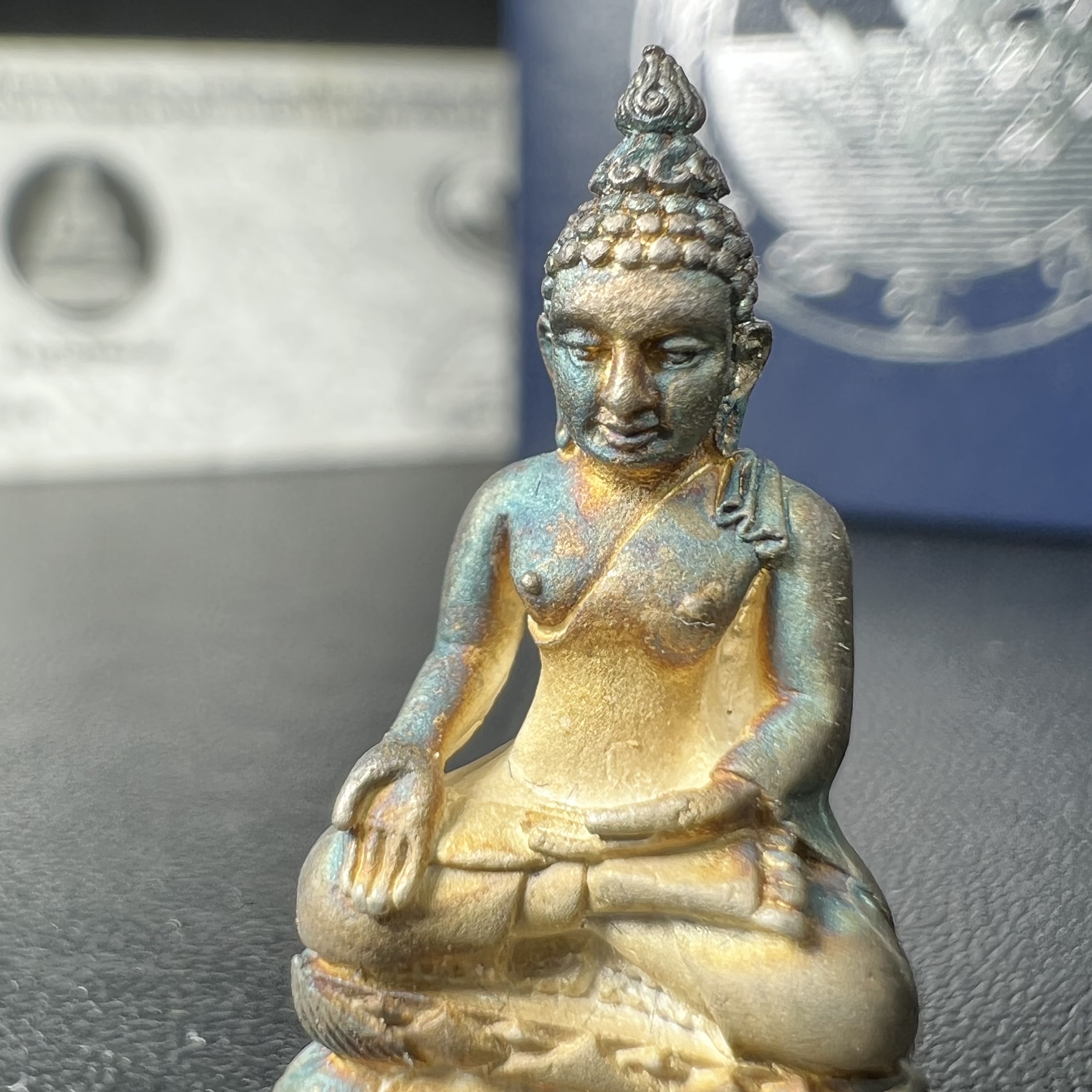 พระกริ่งไพรีพินาศ วัดบวรนิเวศวิหาร ปี2538 การไฟฟ้าส่วนภูมิภาคจัดสร้าง เนื้อเงิน(สภาพผิวเดิม ขึ้นสีรุ้งธรรมชาติ สวยแบบนิยม)พร้อมกล่องบรรจุเดิมและการ์ดใบรับรองเดิมครบสมบูรณ์ หมายเลข 1768