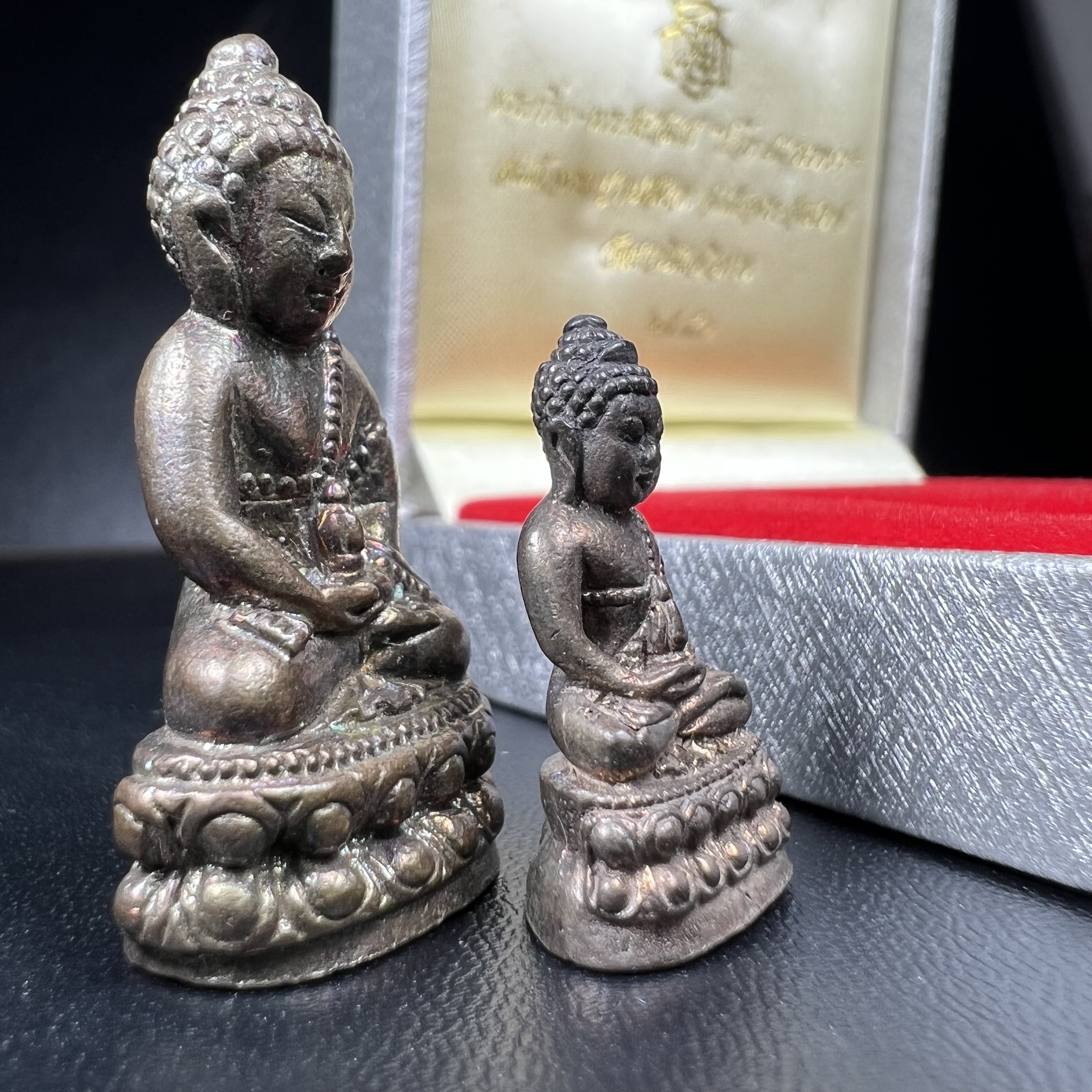 พระกริ่ง-พระชัยวัฒน์ ปวโร 84 พรรษา สมเด็จพระญาณสังวร สมเด็จพระสังฆราช วัดบวรนิเวศวิหาร ปี 2540 เนื้อนวโลหะ พร้อมกล่องบรรจุเดิมครบสมบูรณ์(ชุดหมายเลข 2281)