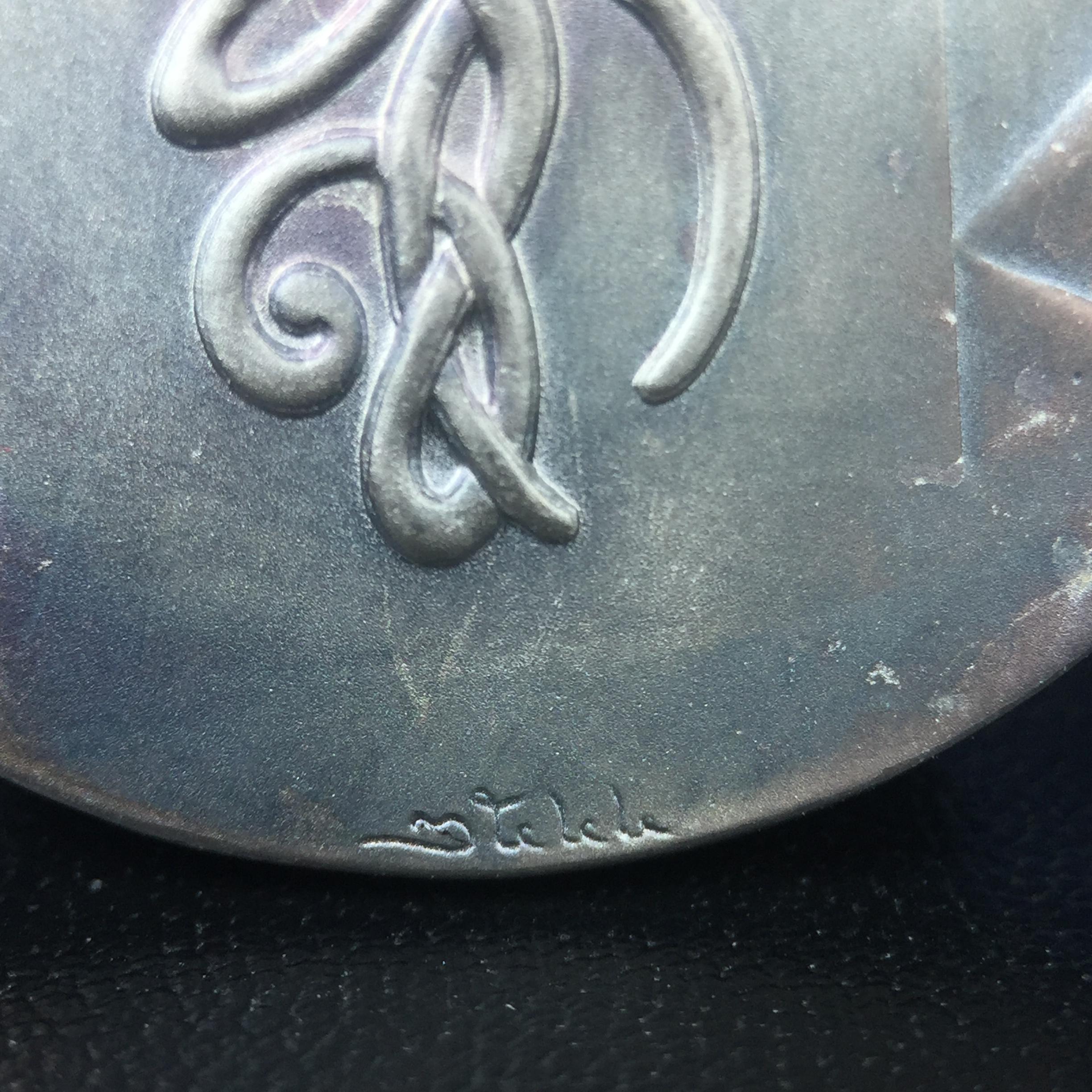 เหรียญหลวงปู่ทวด พระนามาภิไธย สก. แบบงานฉลุโบราณ(HAND MADE) ปี 2544 เนื้อเงิน(ผิวเดิมขึ้นสีรุ้งธรรมชาติสวยมาก) พิธีปลุกเสก ณ อุโบสถวัดช้างให้ และ พิธีมังคลาภิเษก ณ พระอุโบสถ วัดพระศรีรัตนศาสดาราม(วัดพระแก้ว) (1 ใน 2000 เหรียญ)พบเจอน้อยหายากมาก