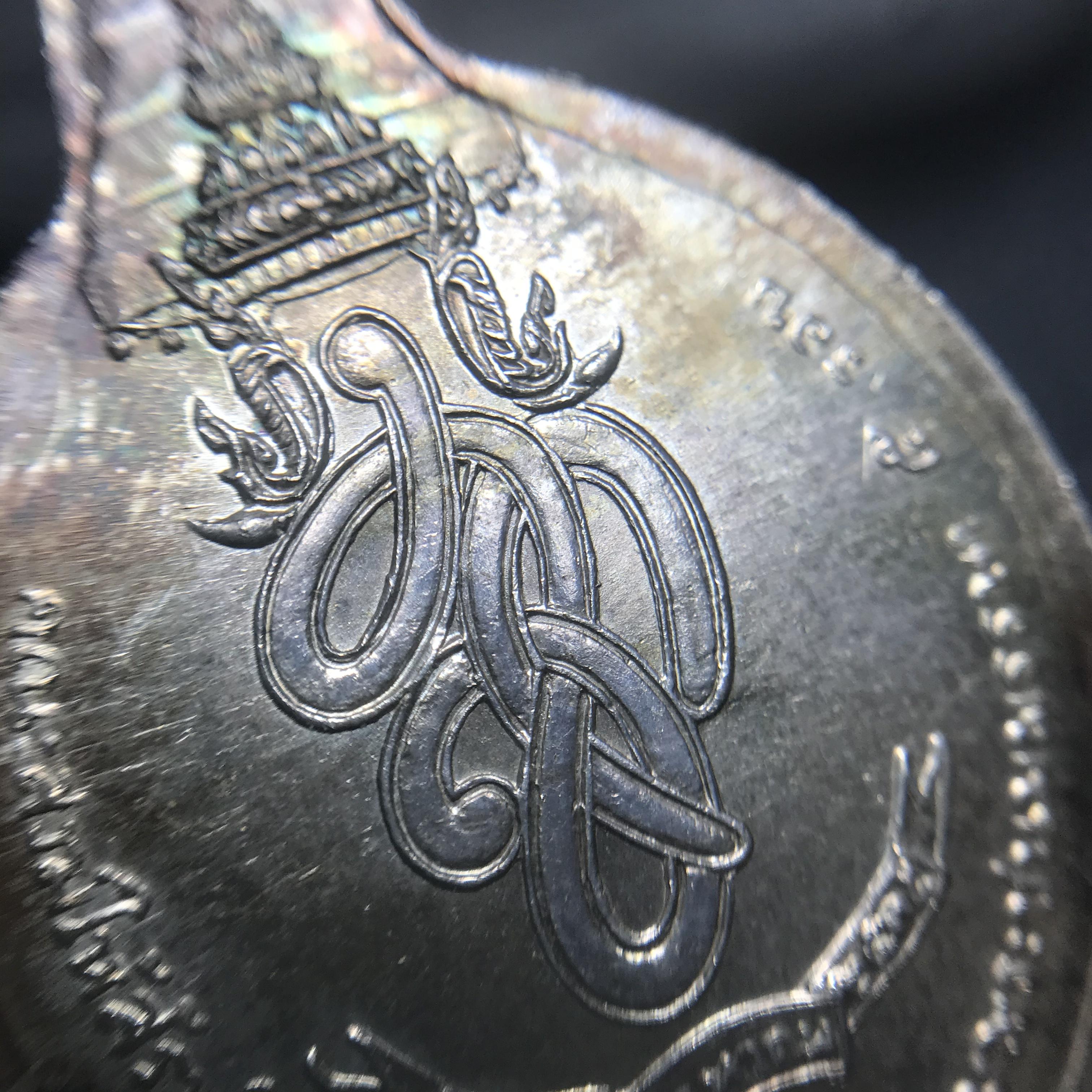 เหรียญพระชัยหลังช้าง หลัง สก. ปี 2535 เนื้อเงินพร้อมกล่องบรรจุเดิม พิธีใหญ่ สภาพสวยผิวเดิมๆ หายากมาก