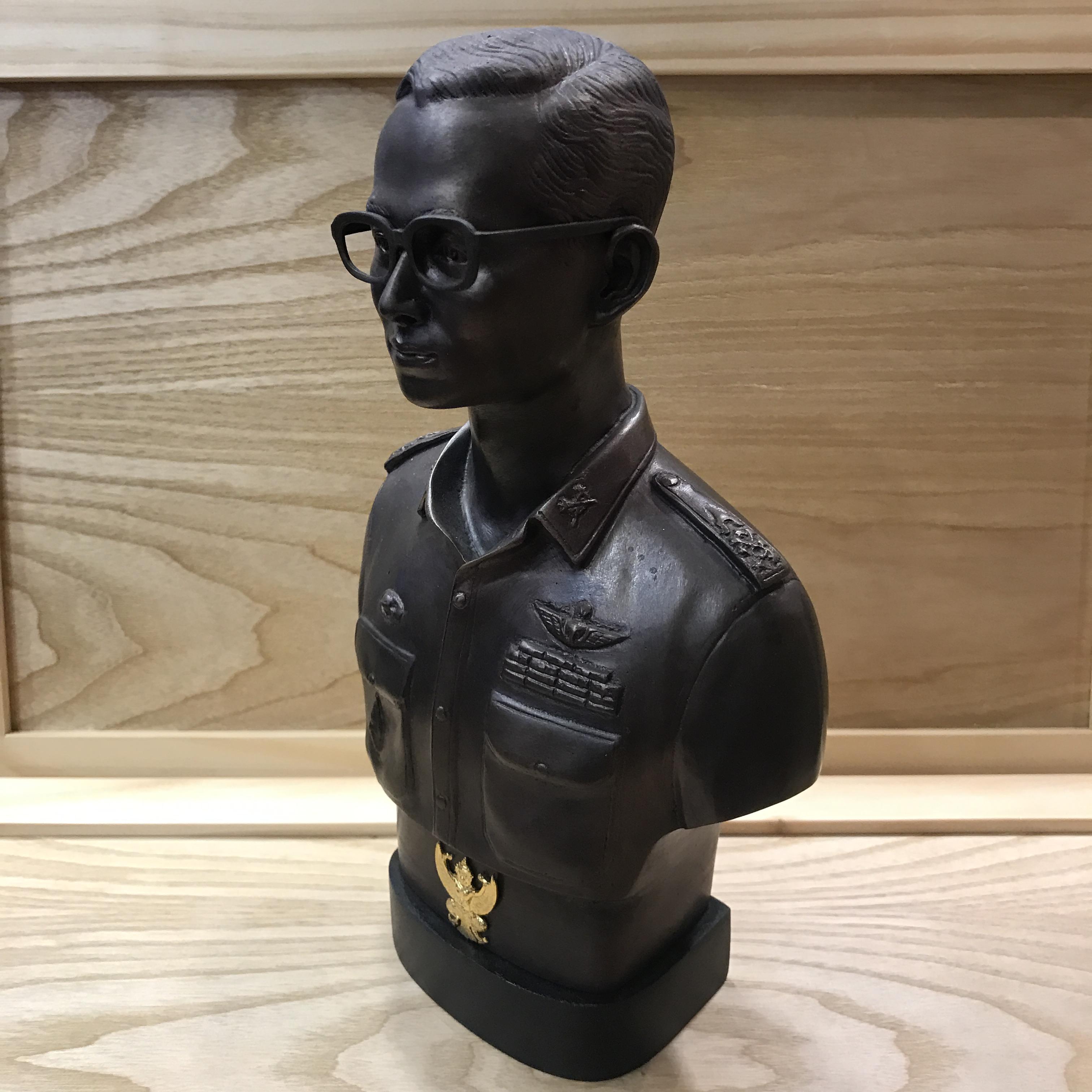 พระบรมรูปหล่อในหลวง ร.9 กรมราชองครักษ์ รุ่น 2 ปี 2539(นิยม)