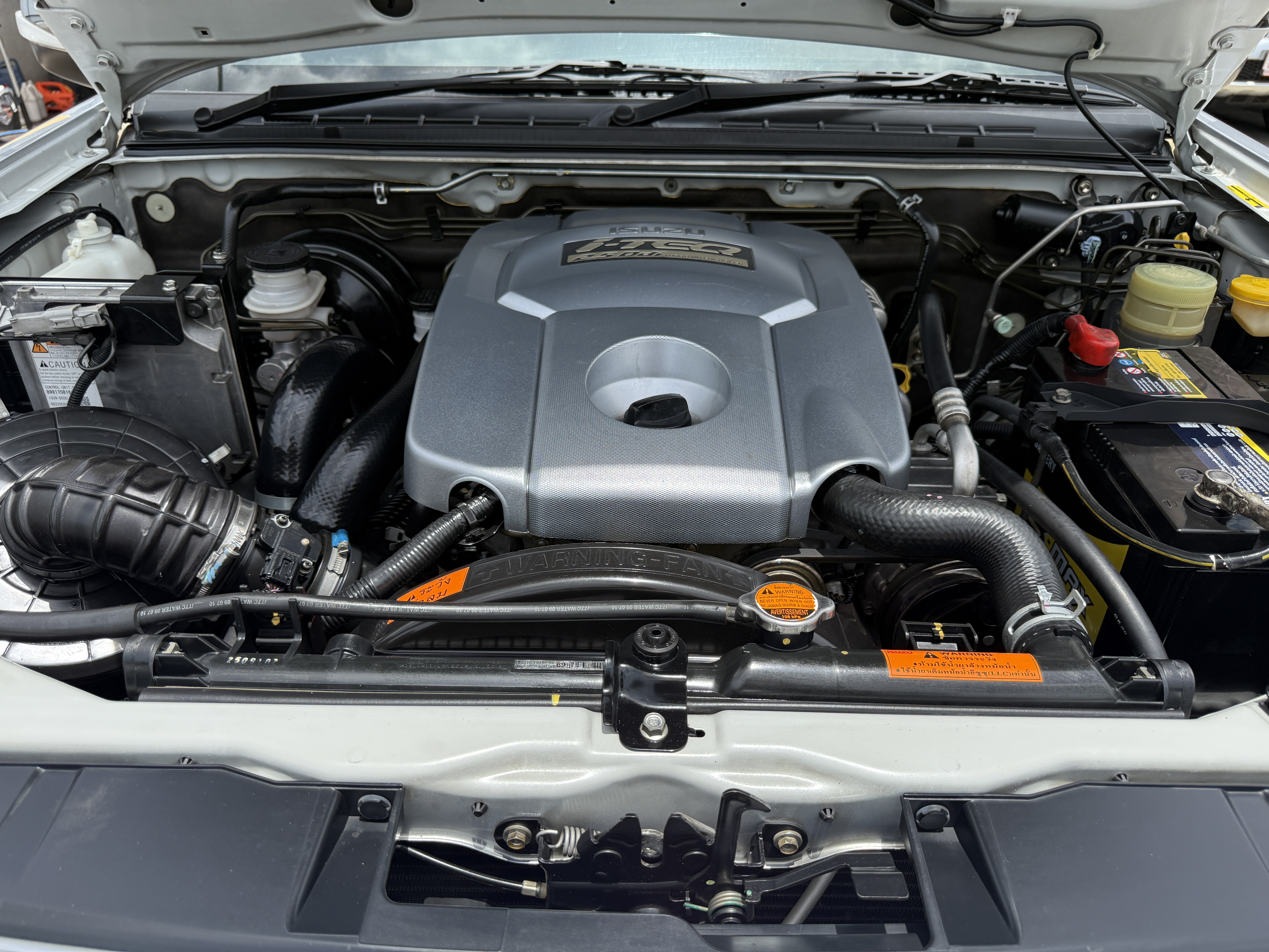 Isuzu Dmax 4ประตู Hilander 2.5 Abs 2010 เงิน