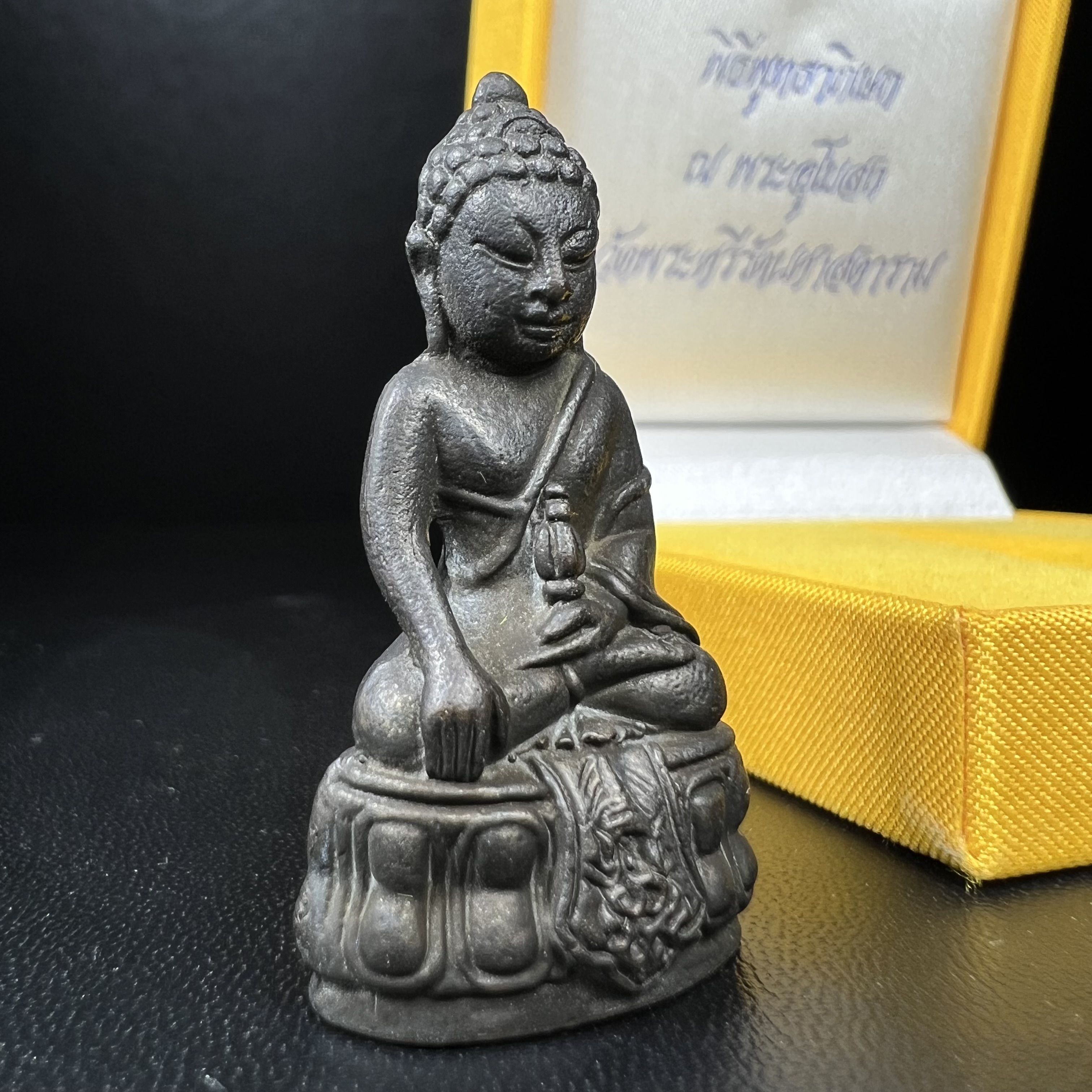 พระกริ่ง ภปร รุ่นสร้างหอพระมหาวิทยาลัยธรรมศาสตร์ ปี2542 เนื้อนวโลหะ มหาพิธี 3วาระอันยิ่งใหญ่(1ใน5000องค์)