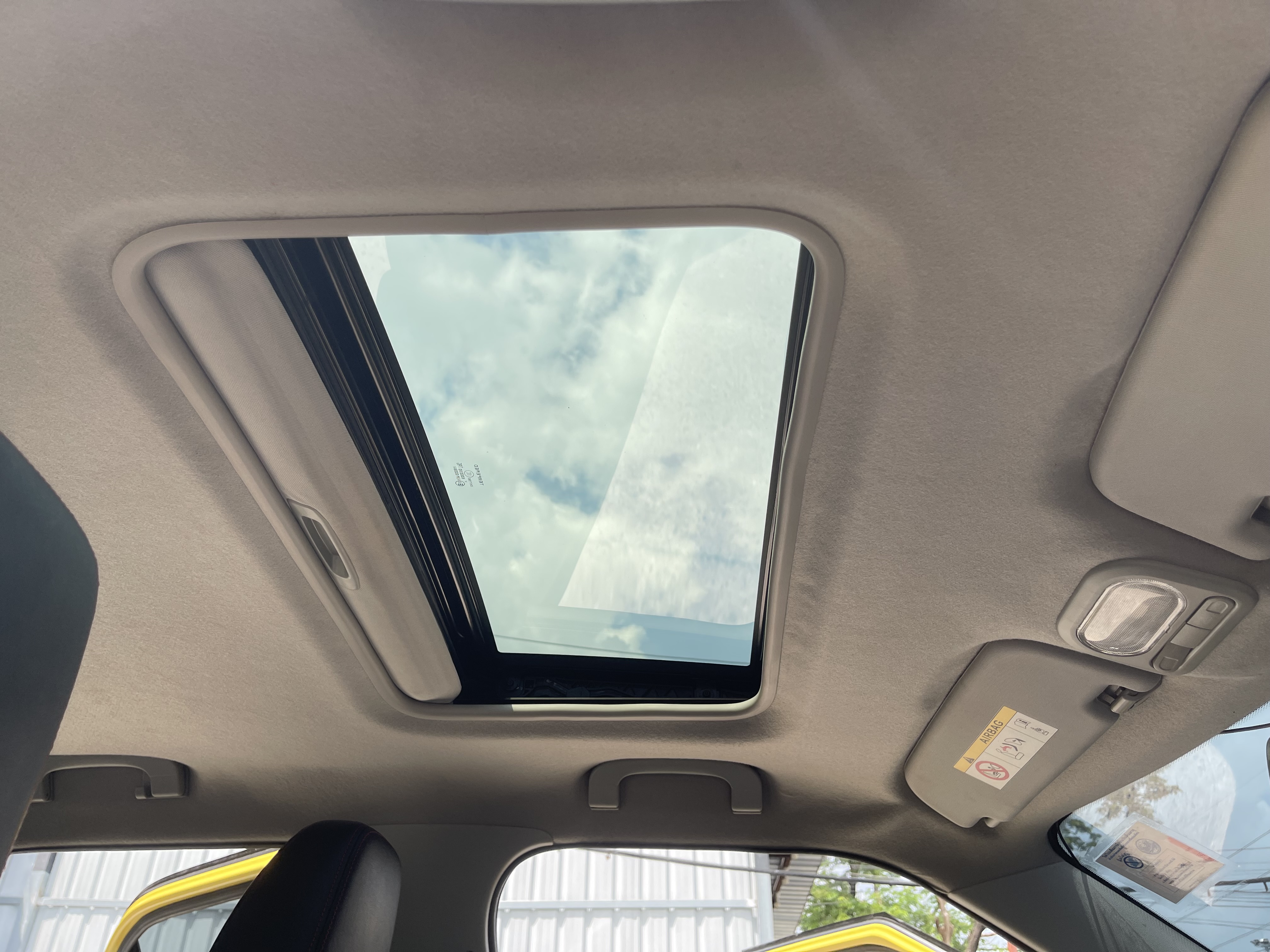 MG MG3 1.5 X (Twotone) Sunroof At 2016 เหลือง-ดำ