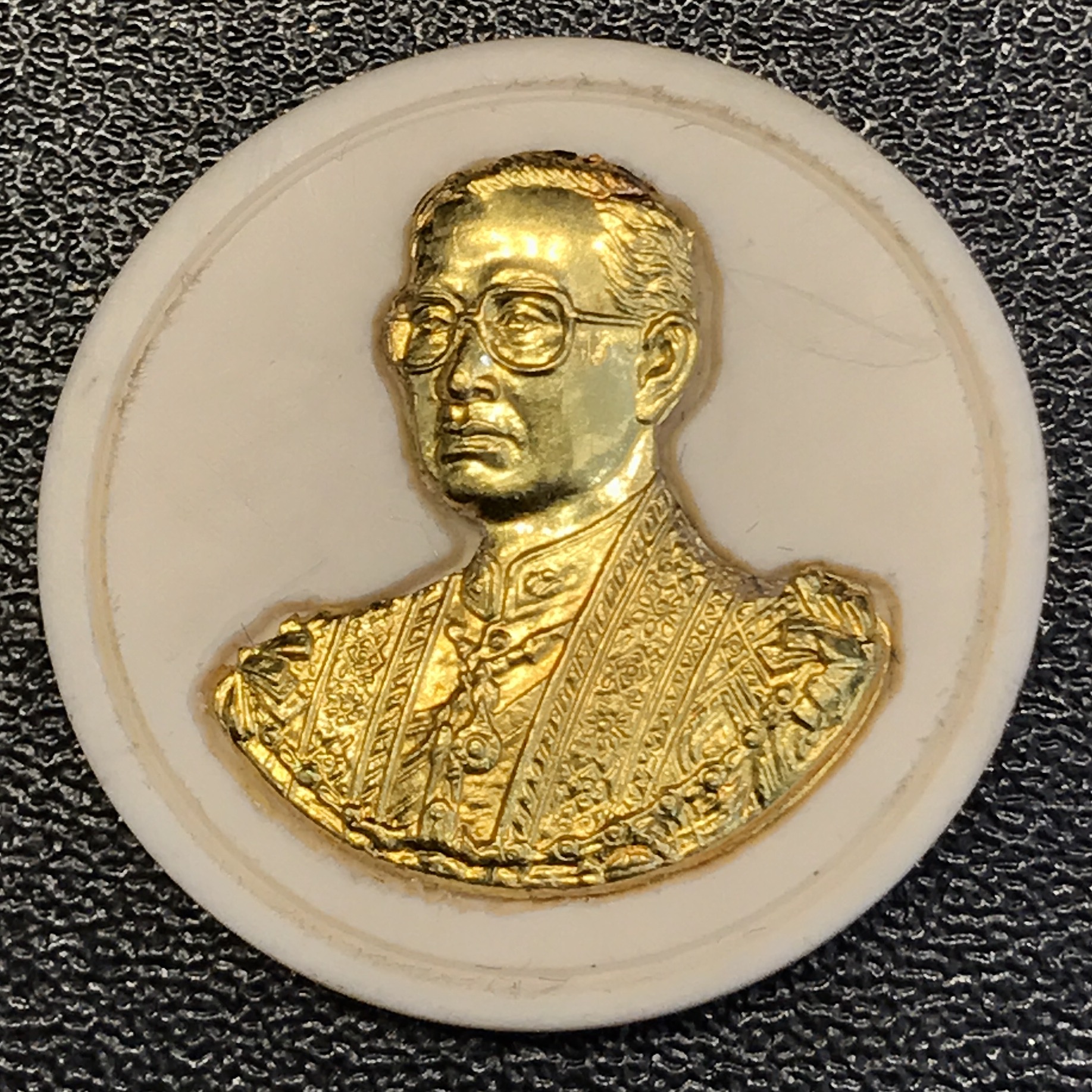 พระบรมฉายาลักษณ์ คชสารหมื่นปี ร.9 หน้ากากทองคำ ปี 2542(หายาก)