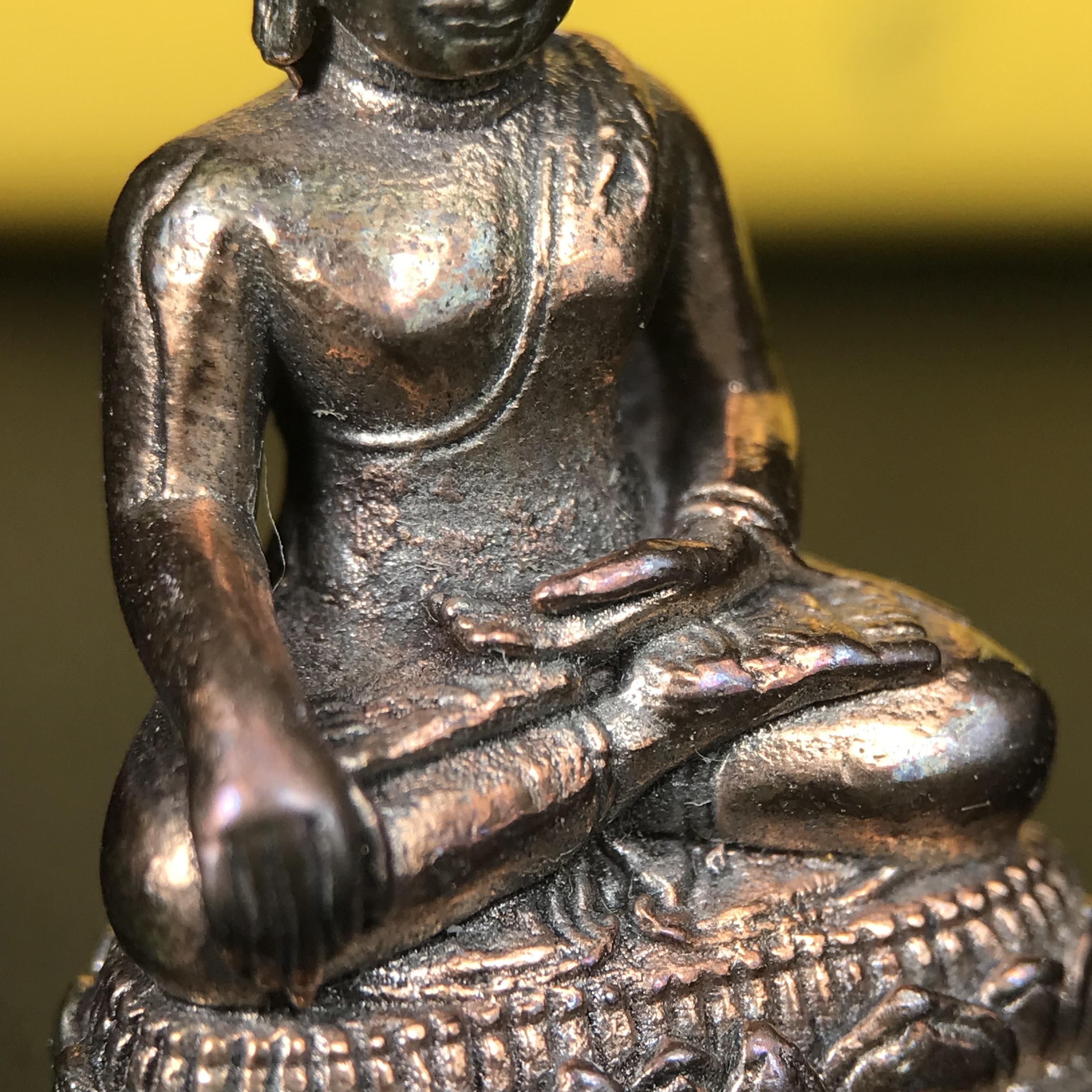 พระกริ่งพระพุทธนรสีห์ จปร.+ภปร. ครบรอบ 100 ปี ธนาคารไทยพาณิชย์ ปี 2550 พระกริ่งเนื้อนวโลหะพิเศษ(หล่อในพิธีเททอง)(หายาก)(พุทธศิลป์งดงาม)ด้านหน้าฐานประดับด้วยตราสัญลักษณ์ "จปร" และ "ภปร" (องค์เทหล่อในพิธีสร้างน้อย หายากมาก)1 ใน 1000 องค์