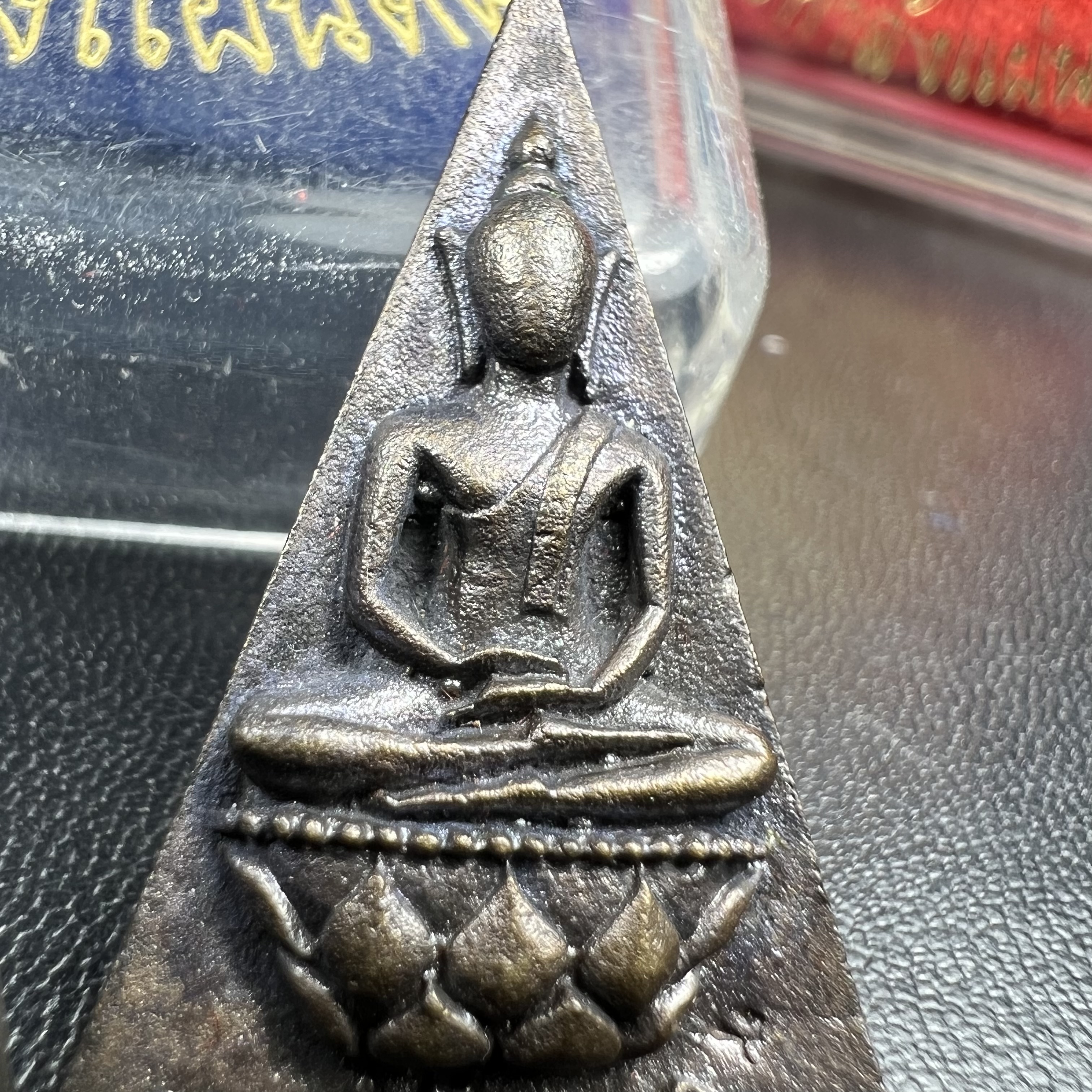 พระกำลังแผ่นดิน (สมเด็จจิตรลดา2) จัดสร้างเฉลิมพระเกียรติ ร.9 ครองราชย์ 50 ปี 2539 เนื้อเงิน(ผิวเดิมกลับดำ รุ้งๆสวย)+เนื้อนวโลหะ(สร้างน้อยหายาก)พร้อมกล่องบรรจุเดิม(1ใน2539องค์)