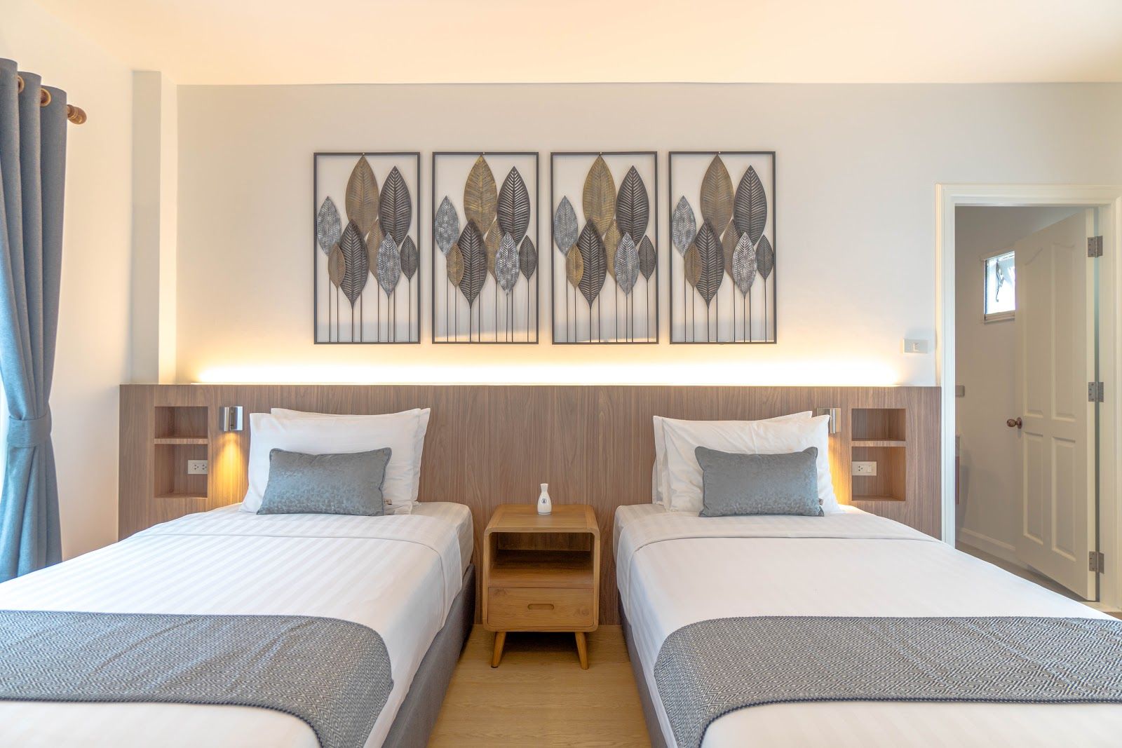 For Rent : Rawai, Jacuzzi Pool Villa, 4 bedrooms 4 Bathrooms, Pool view.