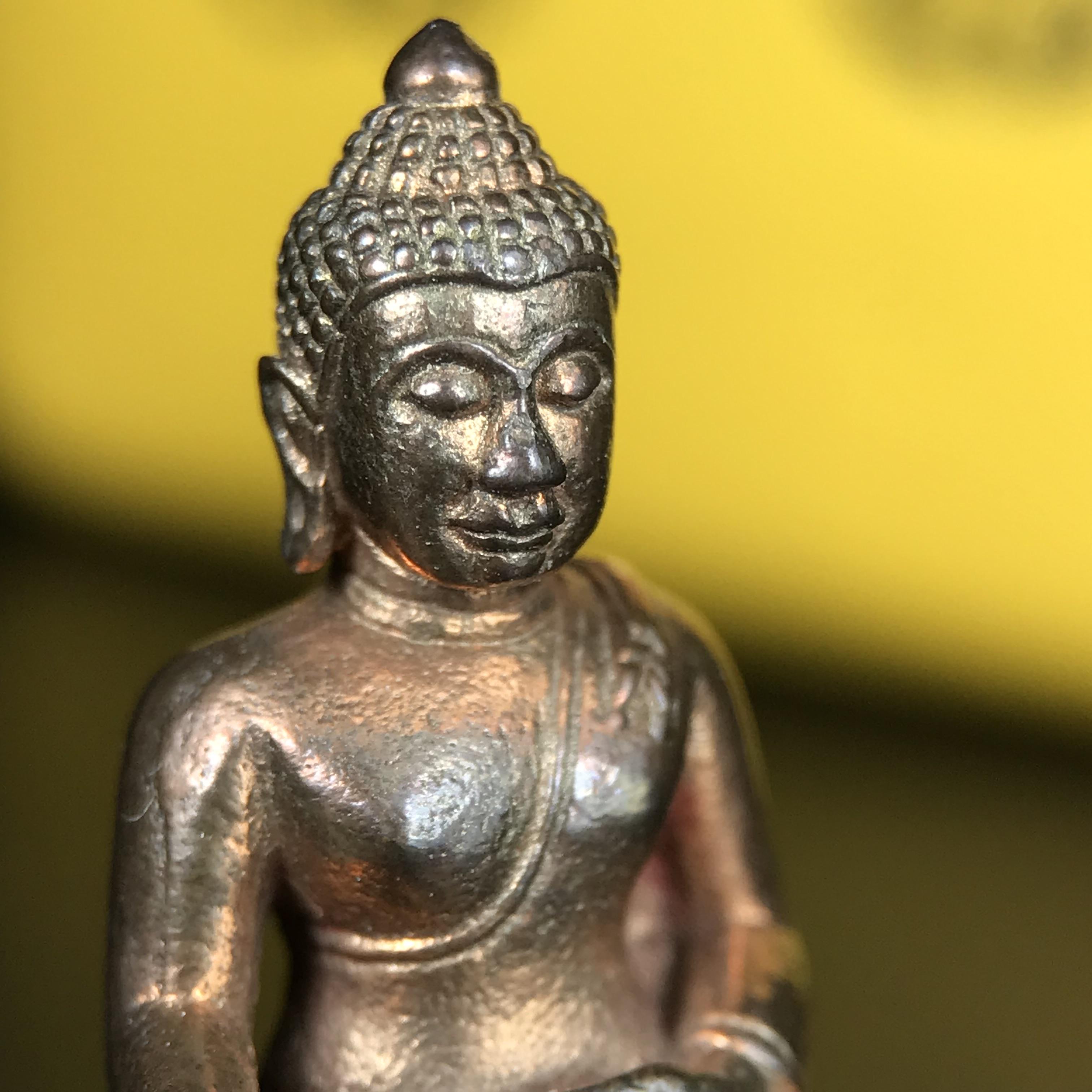 พระกริ่งพระพุทธนรสีห์ จปร.+ภปร. ครบรอบ 100 ปี ธนาคารไทยพาณิชย์ ปี 2550 พระกริ่งเนื้อนวโลหะพิเศษ(หล่อในพิธีเททอง)(หายาก)(พุทธศิลป์งดงาม)ด้านหน้าฐานประดับด้วยตราสัญลักษณ์ "จปร" และ "ภปร" (องค์เทหล่อในพิธีสร้างน้อย หายากมาก)1 ใน 1000 องค์