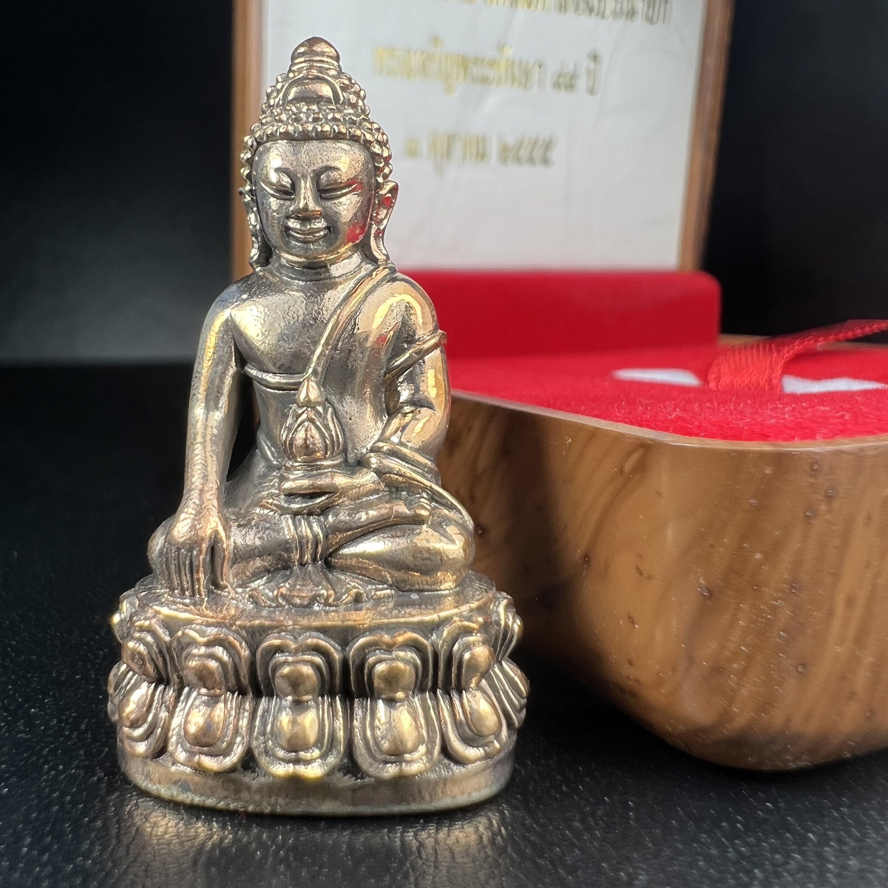 พระกริ่งที่ระลึก สมเด็จพระญาณสังวร สมเด็จพระสังฆราช สกลมหาสังฆปริณายก ทรงเจริญพระชันษา 99 ปี 3 ตุลาคม 2555 วัดบวรนิเวศวิหาร(ทรงพระราชทานใต้ฐานองค์พระกริ่งบรรจุเส้นพระเกศา)(1 ใน 999 องค์)