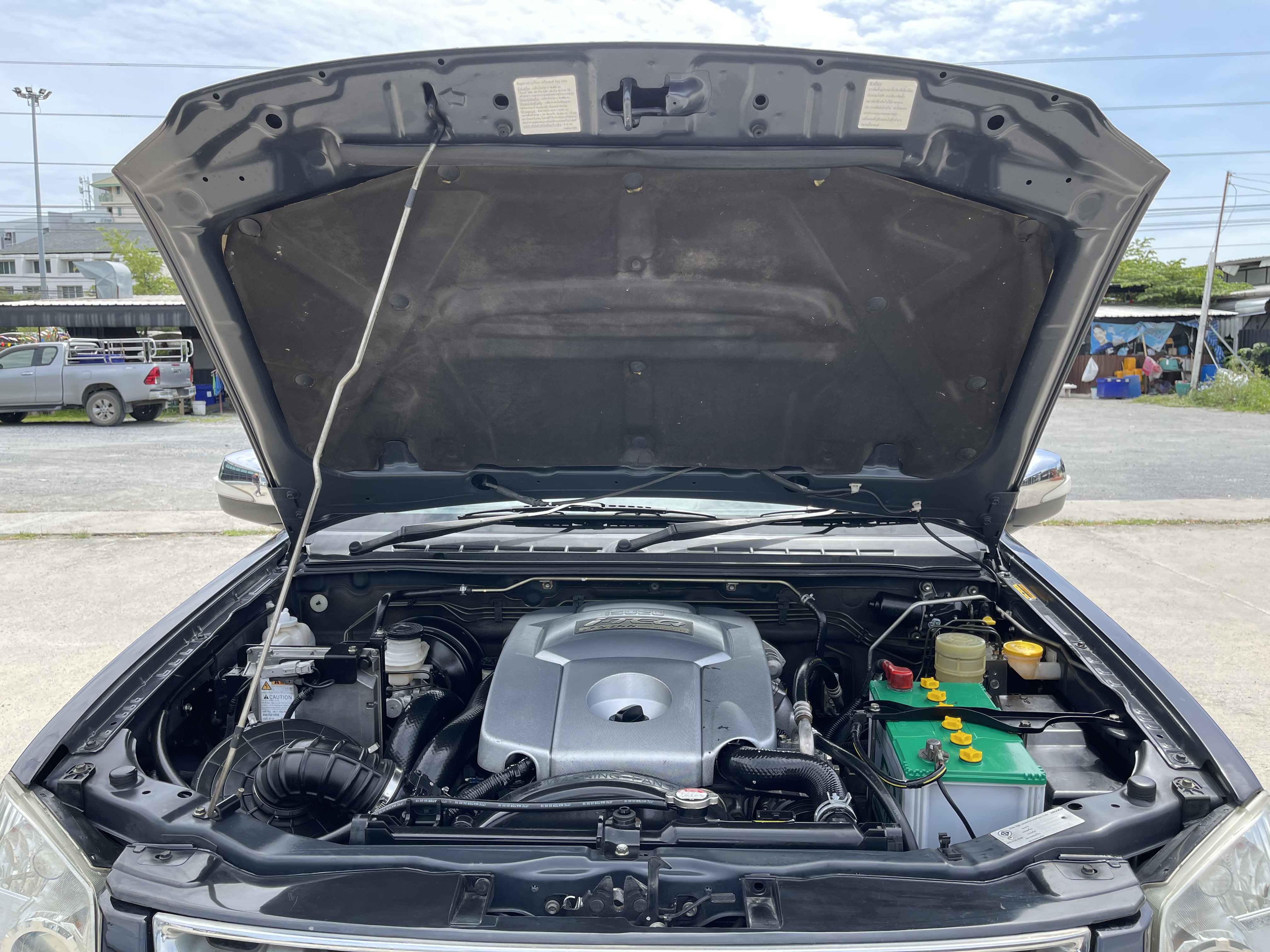 Isuzu Dmax 4ประตู Hilander 2.5 Abs X-Series Navi 2010 ดำ