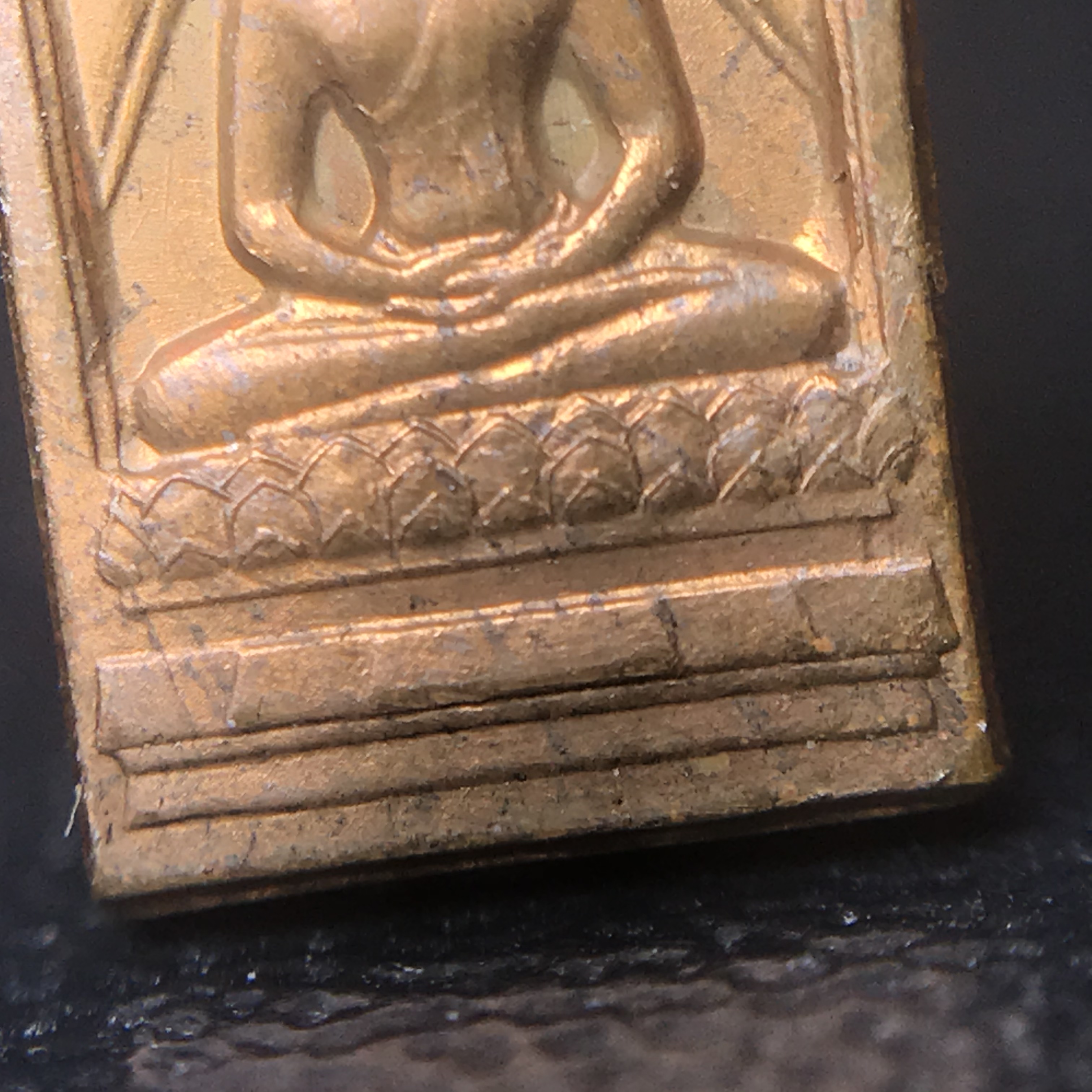 พระปรกใบมะขาม พระพุทธสิหิงค์ ภปร. ธรรมศาสตร์ 50ปี เนื้อทองแดง(คัดสภาพสวย)(ในหลวงรัชกาลที่9 เสด็จเททอง)(พระปรกใบมะขาม ภปร รุ่นแรก)