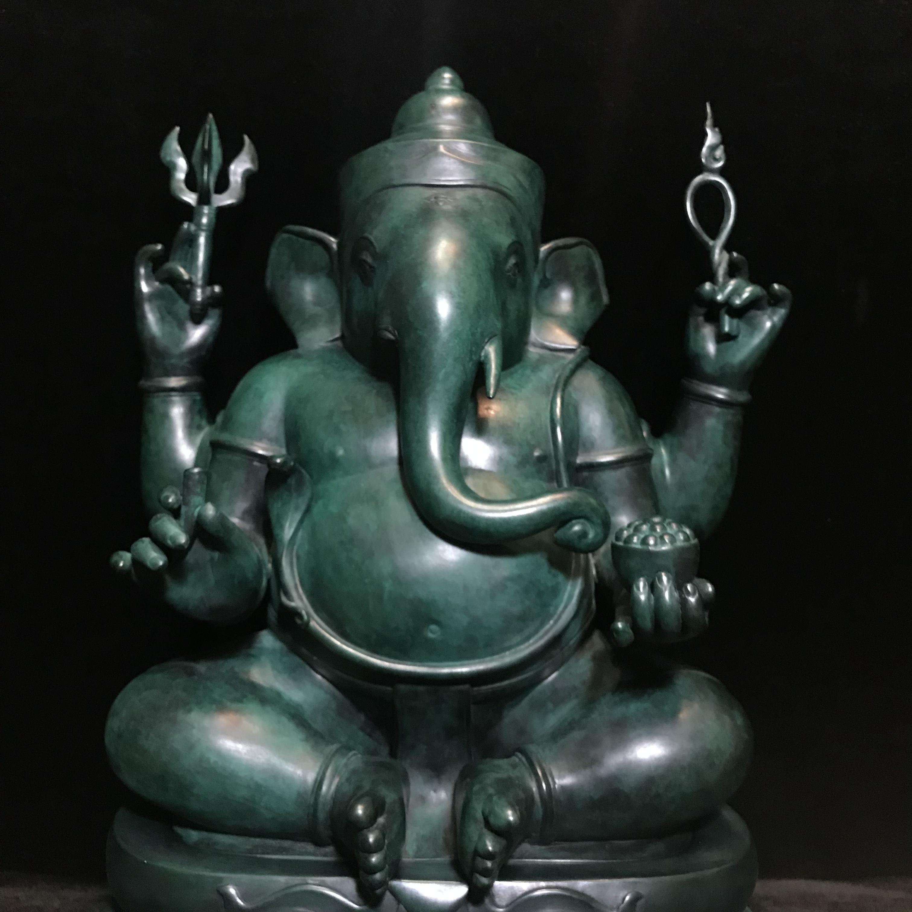 พระพิฆเนศวร 65 ปี คณะจิตรกรรม มหาวิทยาลัยศิลปากร ปี2551 ลอยองค์เนื้อสำริดขนาดหน้าตัก 9 นิ้ว(เนื้อสำริดเขียวพลาติน่า)