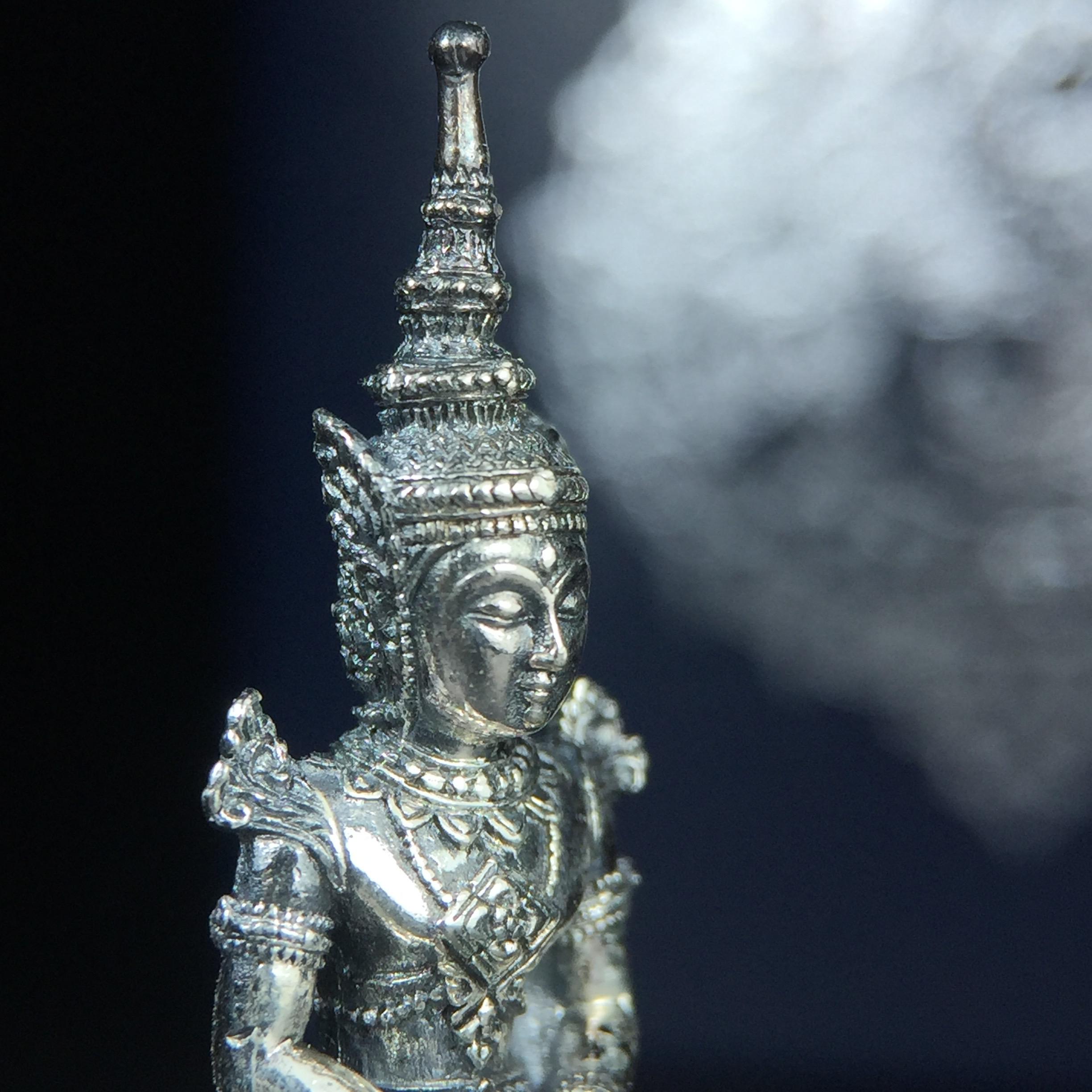 พระแก้วมรกต กรมสรรพสามิตจัดสร้างขึ้นเนื่องในโอกาสครบรอบ 64 ปีของกรมสรรพสามิต และเนื่องในวโรกาสที่พระบาทสมเด็จพระเจ้าอยู่หัวทรงครองราชย์ครบ 50 ปีในปีกาญจนาภิเษก เมื่อ พ.ศ.2539 เนื้อเงินรมดำขัดเงาพร้อมกล่องบรรจุเดิม