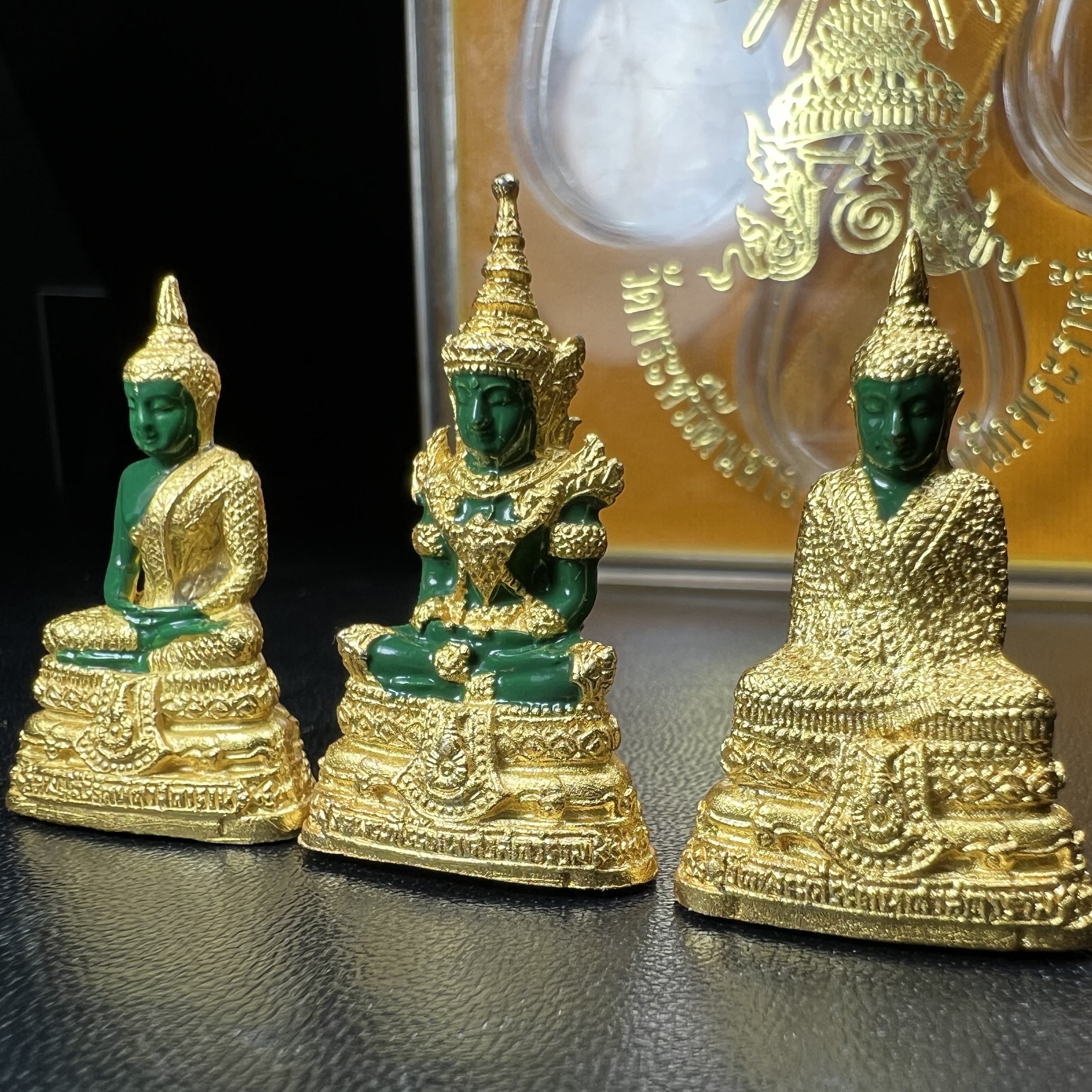 พระพุทธมหามณีรัตนปฏิมากร(พระแก้วมรกต) วัดพระศรีรัตนศาสดาราม สำนักพระราชวัง จัดสร้าง ชุด3 ฤดู ร้อน ฝน หนาว(บรรจุมวลสารใต้ฐาน)