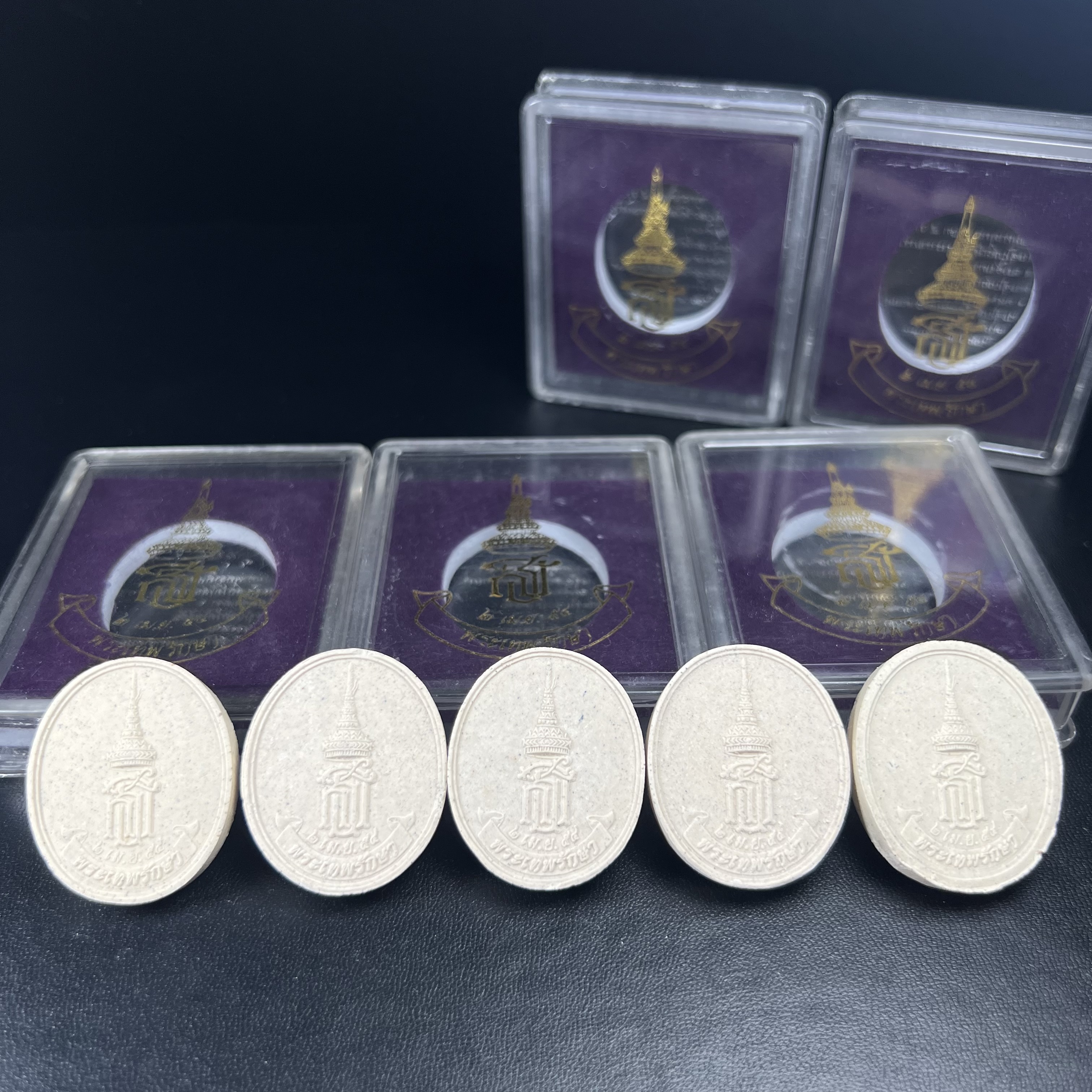 พระเบญจพุทธปาฏิหาริย์ สธ. รุ่น “พระเทพรักษา” ปี 2554 ชุดเนื้อผง ขนาด 2.5 ซม.(ครบชุด 5 องค์) พร้อมกล่องบรรจุเดิมครบสมบูรณ์(พิธีใหญ่ มหาพุทธาภิเษก 5 วัด 5 พิธี)