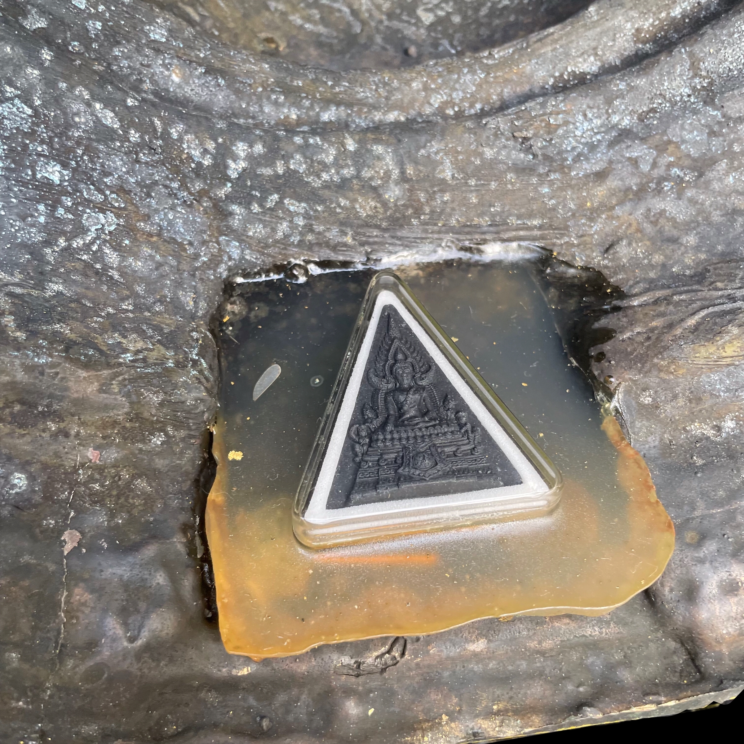 พระพุทธชินราช(จำลอง)ภปร. 84พรรษา เนื้อโลหะ ลงรักปิดทอง 100% ขนาดหน้าตัก 9 นิ้ว(ใต้ฐานบรรจุพระพุทธชินราชเนื้อผงพระราชทานมวลสาร จิตรลดาและเส้นพระเจ้า(เส้นผม))