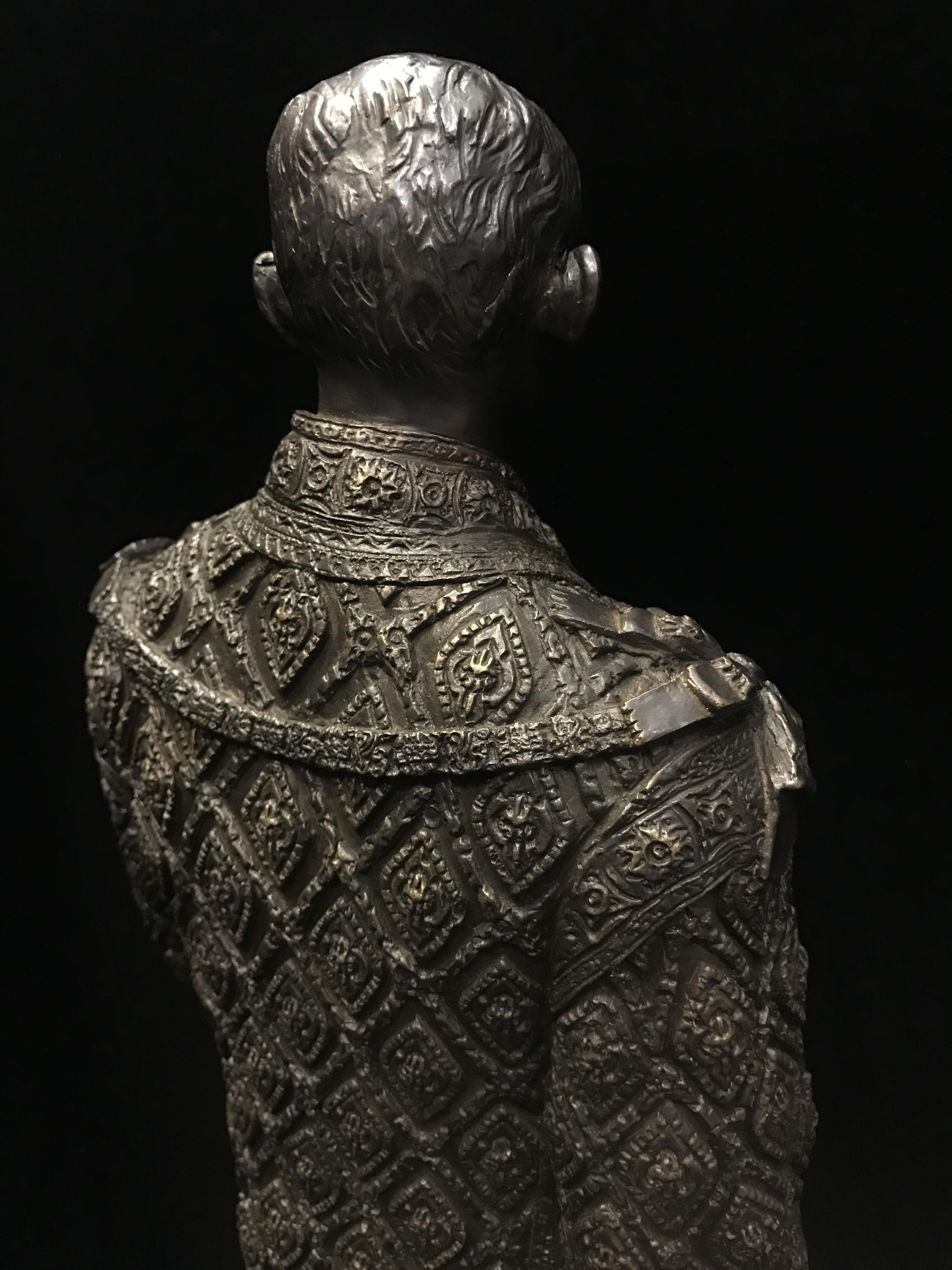 พระบรมรูปจำลองในหลวง รัชกาลที่ ๙ จัดสร้างโดย สมาคมศิษย์เก่าวิทยาศาสตร์ จุฬาลงกรณ์มหาวิทยาลัยและคณะวิทยาศาสตร์ จุฬาลงกรณ์มหาวิทยาลัย ปี2539(พร้อมกล่องบรรจุเดิมและใบรับรองจากผู้จัดสร้าง)