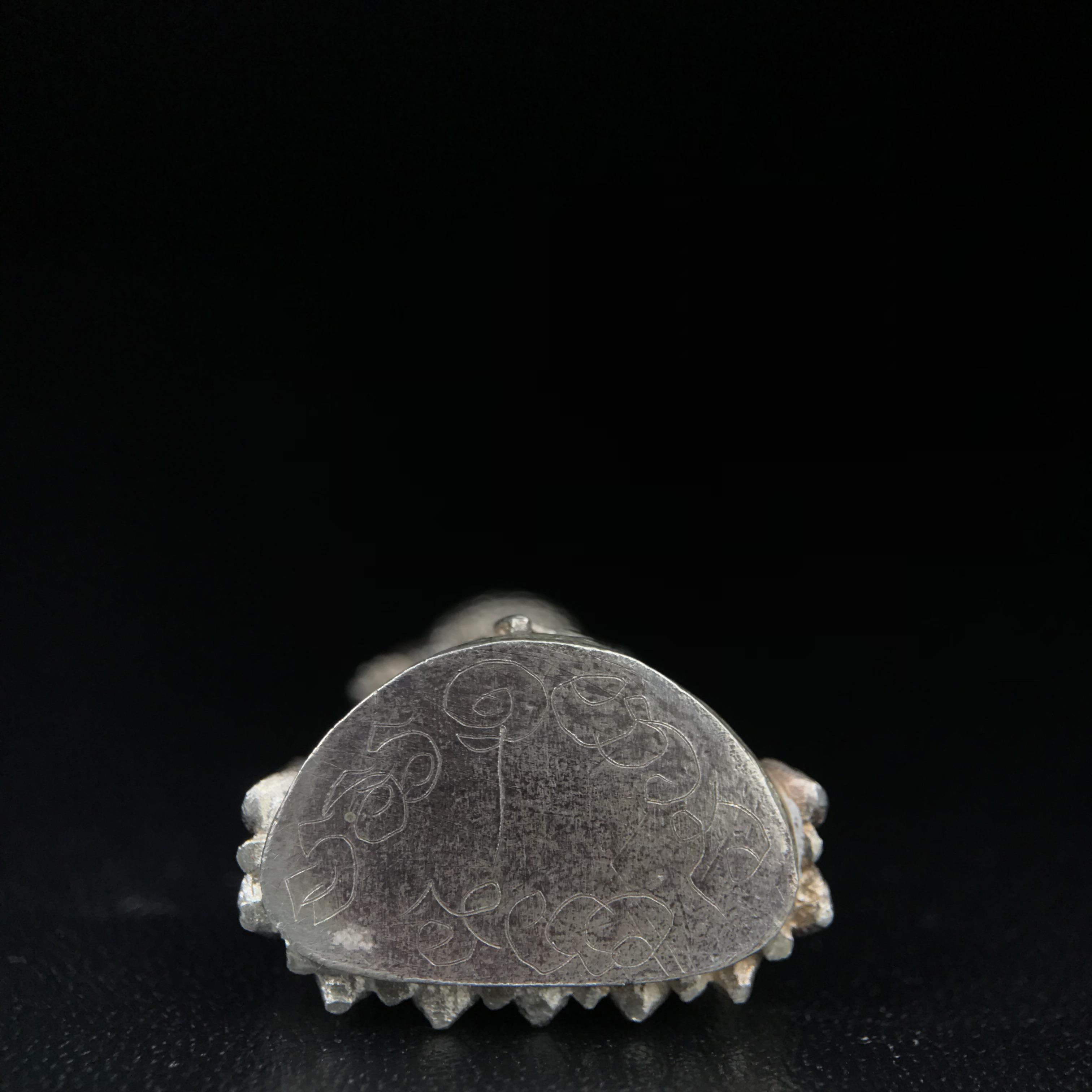 พระกริ่งญาณสังวร(พระกริ่ง ญส.)ปี 2519 เนื้อเงิน(สภาพสวยผิวเดิมขึ้นน้ำทองสวยมาก) สมเด็จพระญาณสังวรและหลวงพ่อคูณ ปริสุทโธ จับสายสูตรร่วมกันในพิธีเททอง ณ อุโบสถวัดบวรนิเวศวิหาร(พิธีใหญ่ เจตนาดี หลวงปู่โต๊ะร่วมปลุกเสก)(แบบนี้ไม่ควรพลาด)หายาก 1ใน 999 องค์