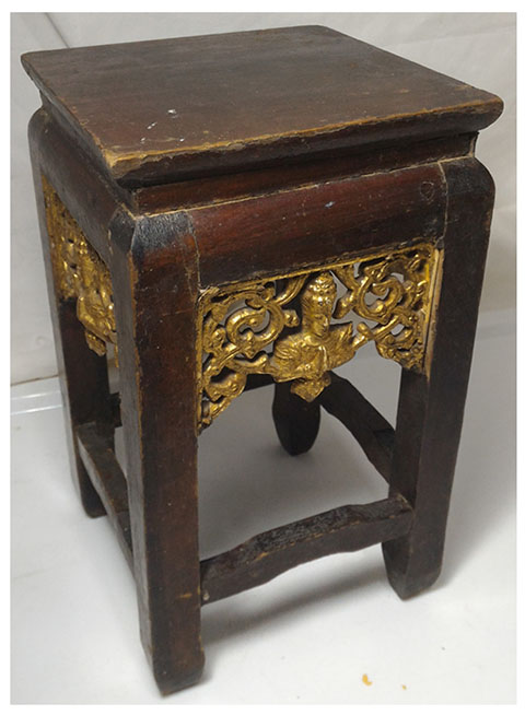 โต๊ะยอด หรือโต๊ะหมู่เดี่ยว เล็ก