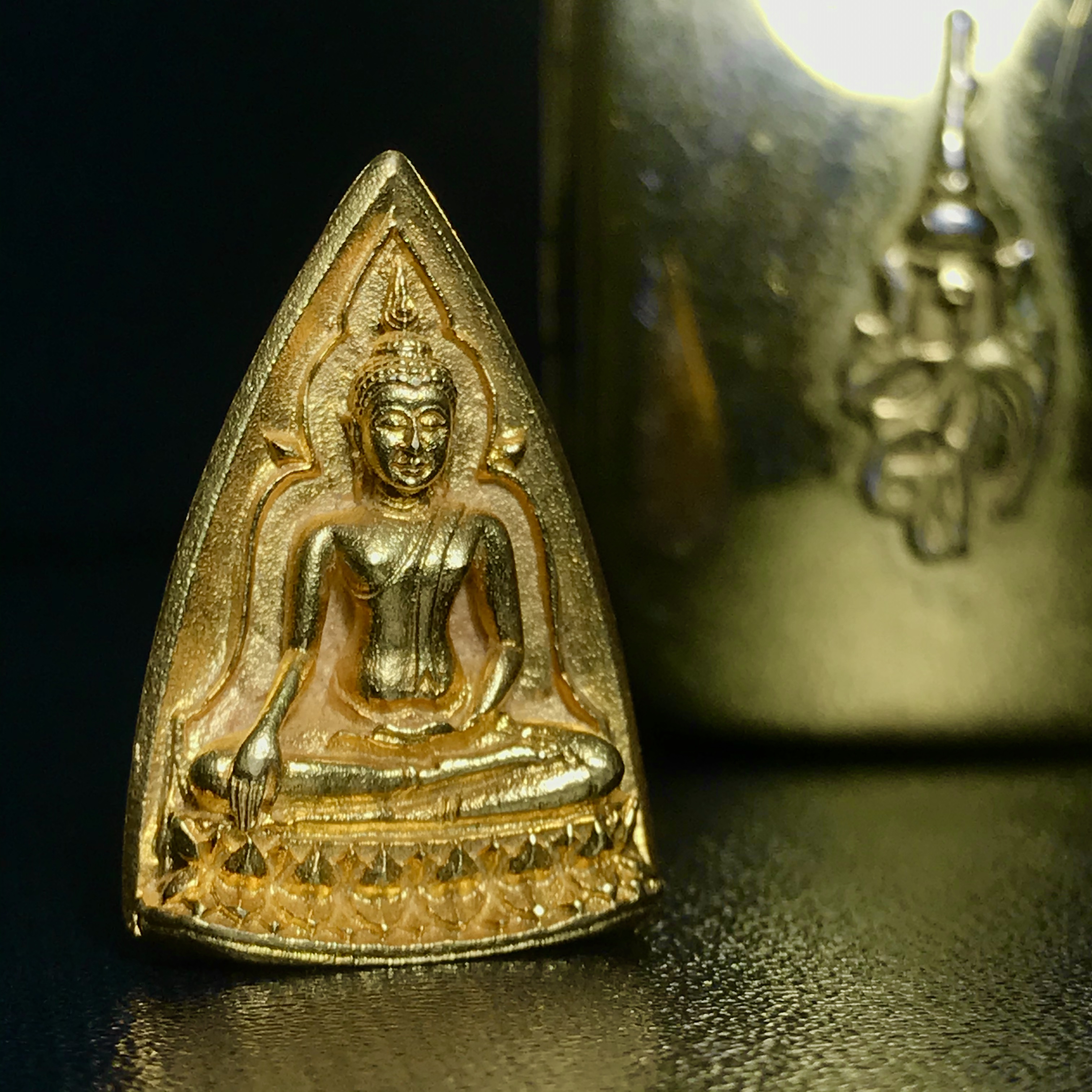 พระสมเด็จนางพญา ส.ก. ปี2535 เนื้อทองคำ พิมพ์ใหญ่ 5รอบพระราชินี หลวงปู่โต๊ะปลุกเสก(ในหลวงและพระราชินีเสด็จในพิธี) พร้อมกล่องบรรจุเดิม(นิยม)