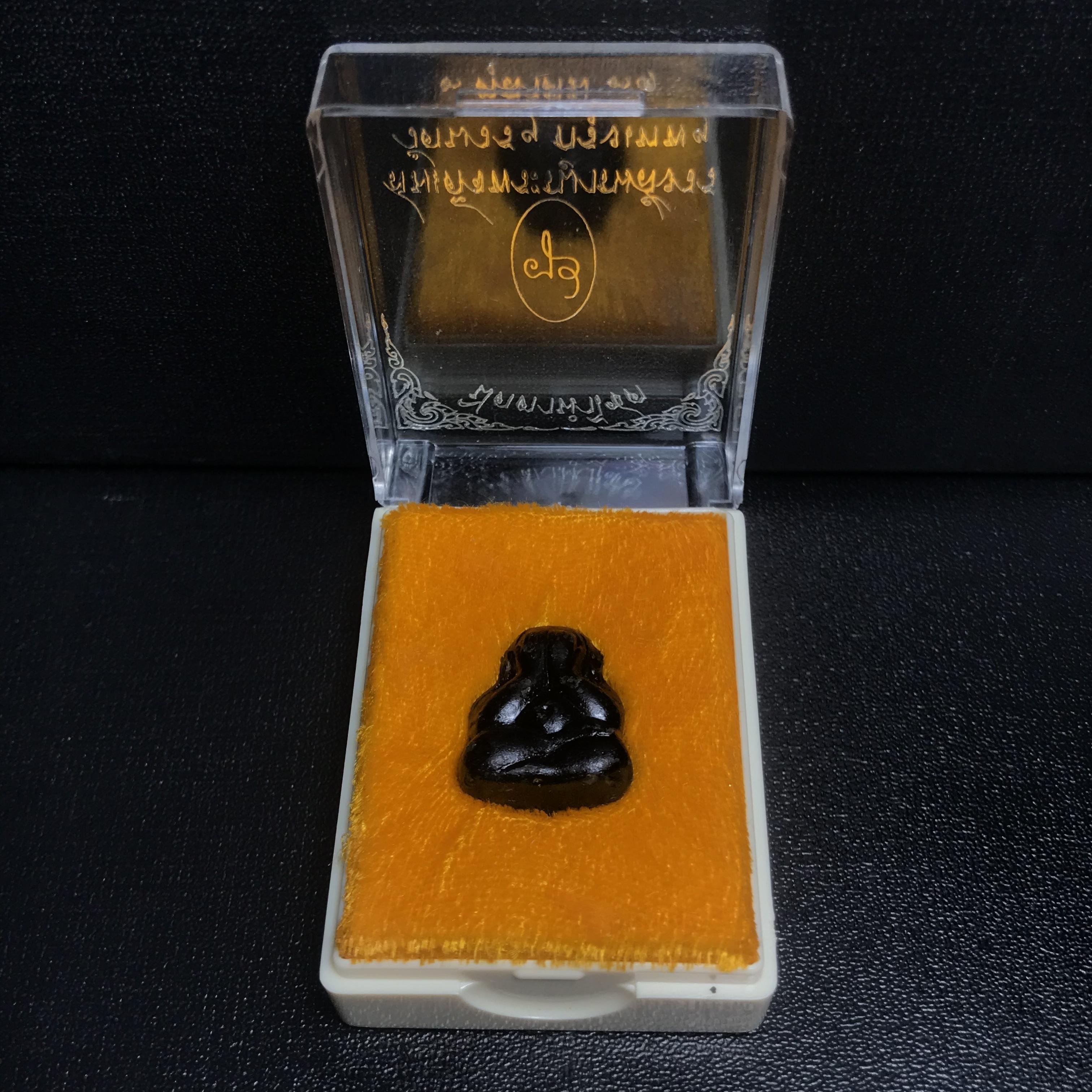 พระปิดตานำโชค สมเด็จพระญาณสังวร วัดบวรนิเวศวิหาร กรุงเทพ ปี2531(เจริญก้าวหน้า มีโชคลาภ การค้าเจริญรุ่งเรื่อง แคล้วคลาดปลอดภัย)