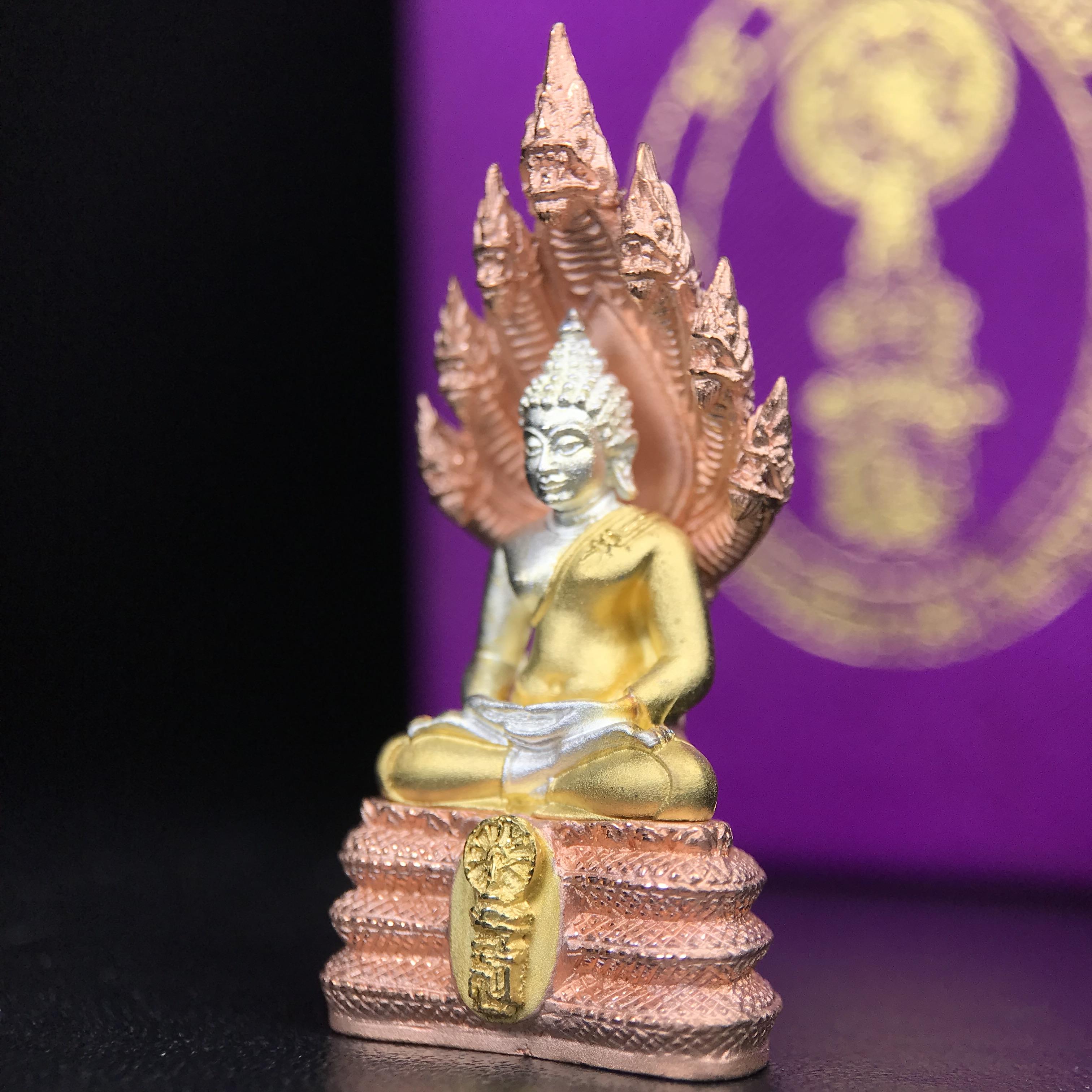 พระนาคปรก สธ. รุ่นสร้างพระอุโบสถเฉลิมพระเกียรติ 4 รอบ 84 พรรษา สมเด็จพระเทพรัตนราชสุดาฯ วัดบวรนิเวศวิหาร ปี 2543 พิมพ์ใหญ่ เนื้อเงินบริสุทธิ์ ชุบสามกษัตริย์แบบพ่นทรายขัดเงาบางส่วน(สภาพ สวย )พิธีใหญ่ พุทธศิลป์งดงาม หายาก (1 ใน 1999 องค์)