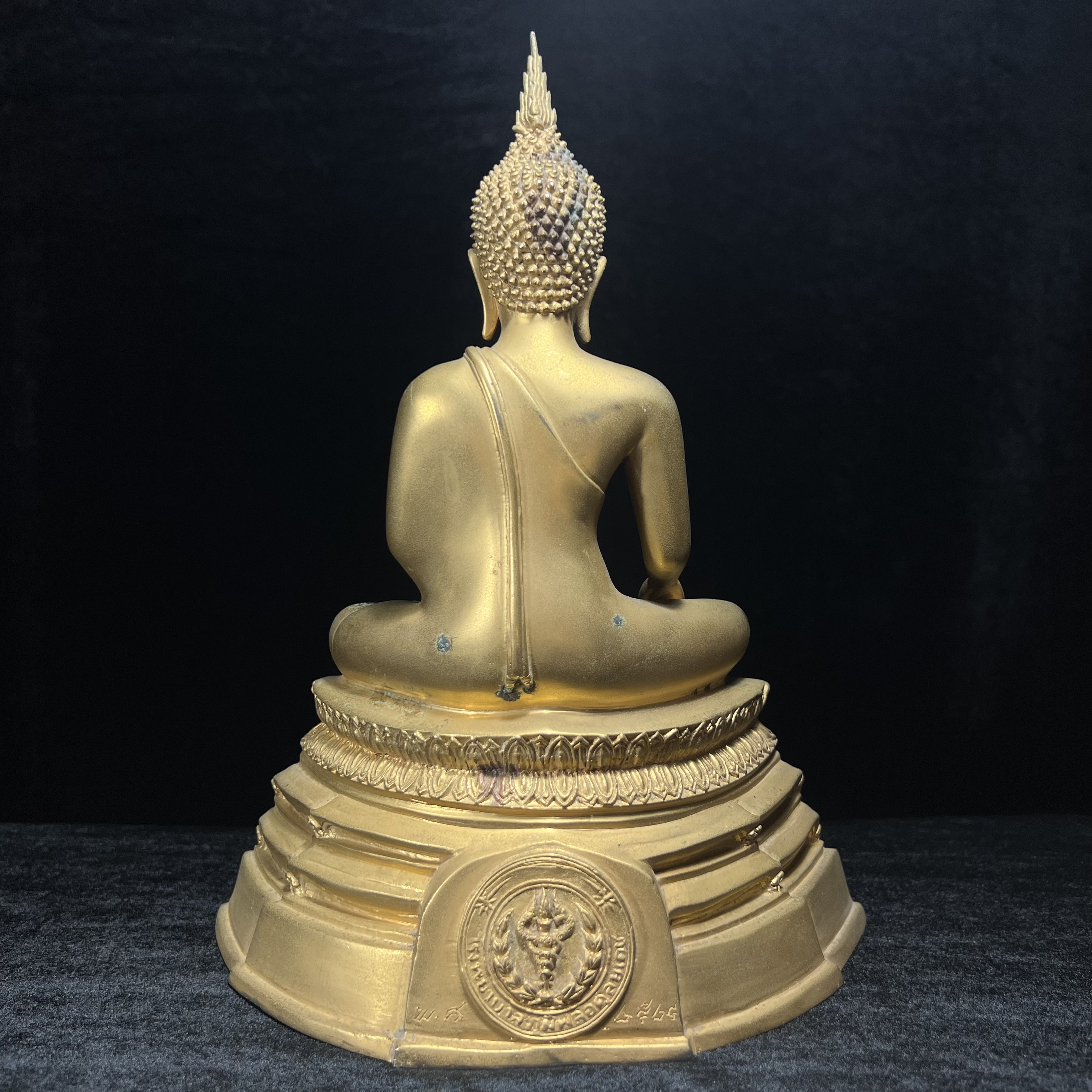 พระบูชาพระพุทธศิรมงคล ภปร. วัตถุมงคลคุ้มเกล้าปี2524 ของมูลนิธิคุ้มเกล้า โรงพยาบาลภูมิพลจัดสร้าง ขนาดหน้าตัก5นิ้ว(ในหลวงรัชกาลที่9 ทรงจุดไฟพระฤกษ์และเททอง พิธีใหญ่)ยอดนิยมหายาก