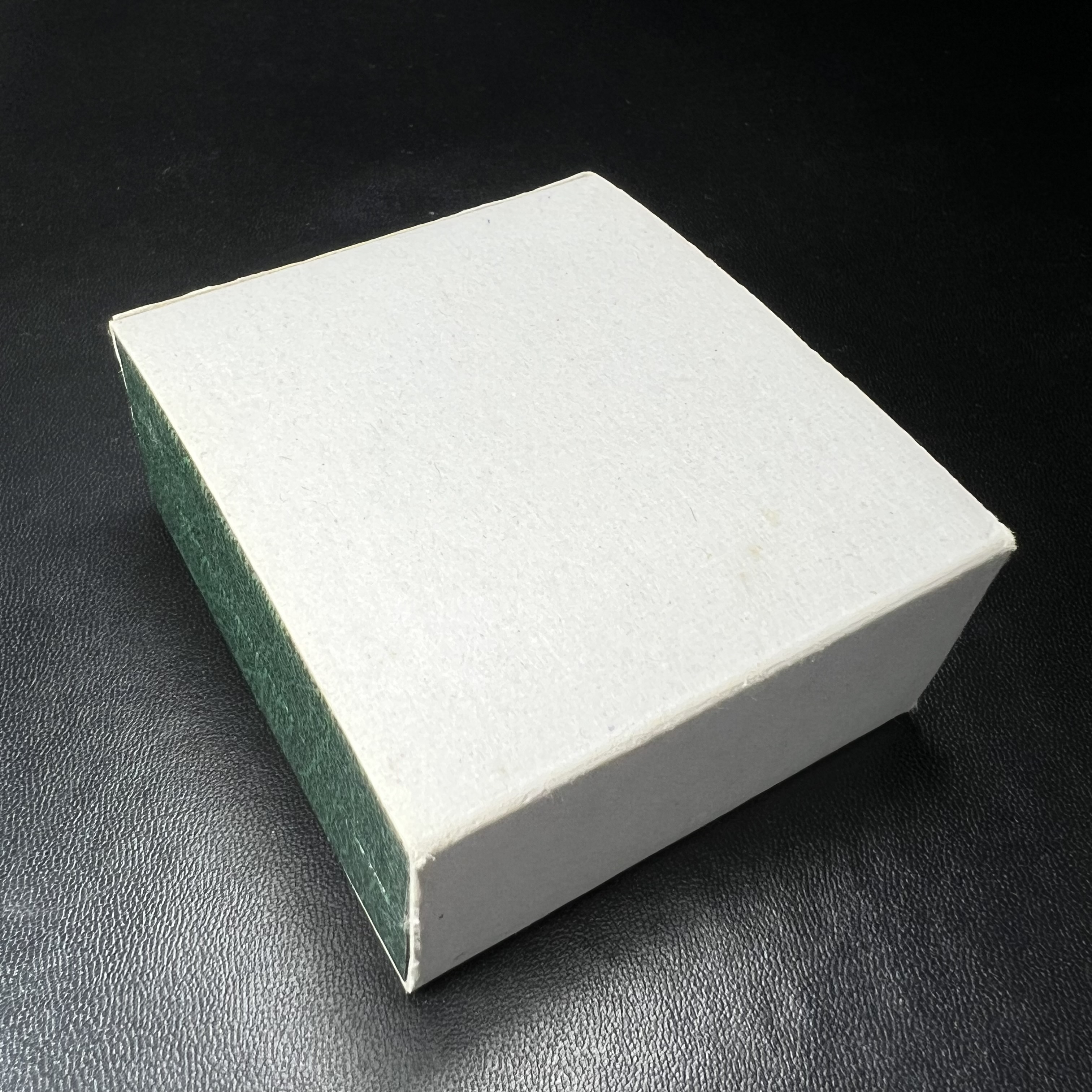 พระโพธิสัตว์อวโลกิเตศวร (เจ้าแม่กวนอิม) รุ่นฉลองปีกาญจนาภิเษก ปี 2540 เนื้อชุบทอง กะไหล่ทอง พ่น ทราย(สวยดุจทองคำ) เทศบาลนครหาดใหญ่จัดสร้างถวายเฉลิมพระเกียรติพระบาทสมเด็จพระเจ้าอยู่หัวทรงครองสิริราชสมบัติครบ 50 ปี(สภาพสวยเดิมพร้อมกล่องบรรจุเดิม)หายาก