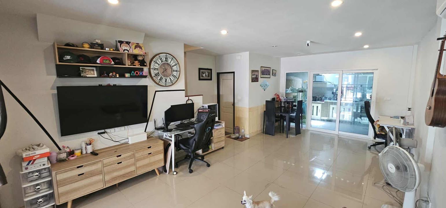 For Sales : Kohkaew, 2-story townhome, 3 bedrooms 2 bathrooms